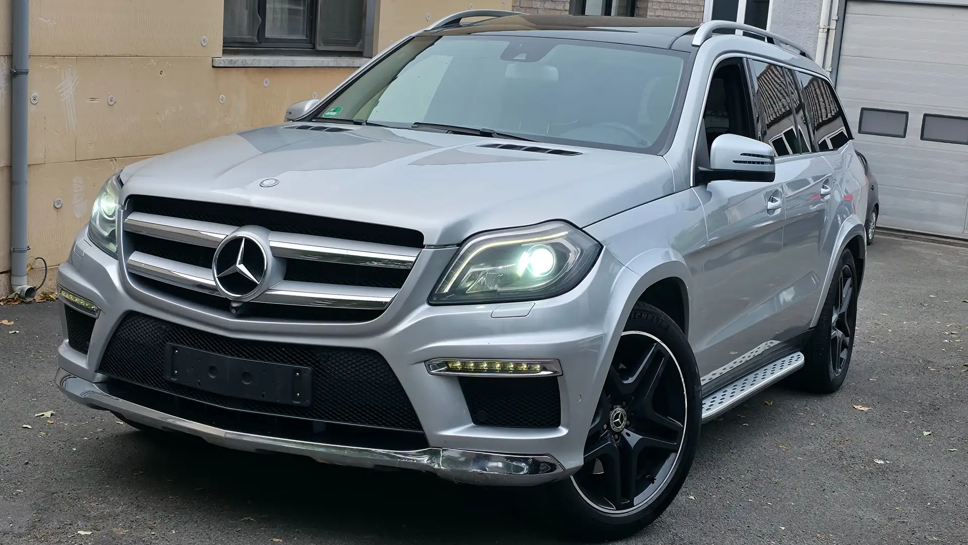 Mercedes-Benz GL 350 CDI BlueTEC / Pack AMG / Led / Toit pano / Szürke - 1