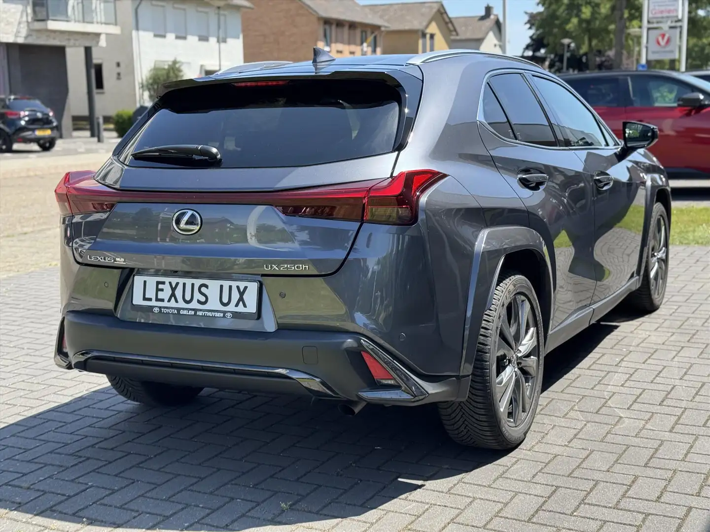 Lexus UX 250h F Sport Line | Facelift, Head up display, Blind Sp Grijs - 2