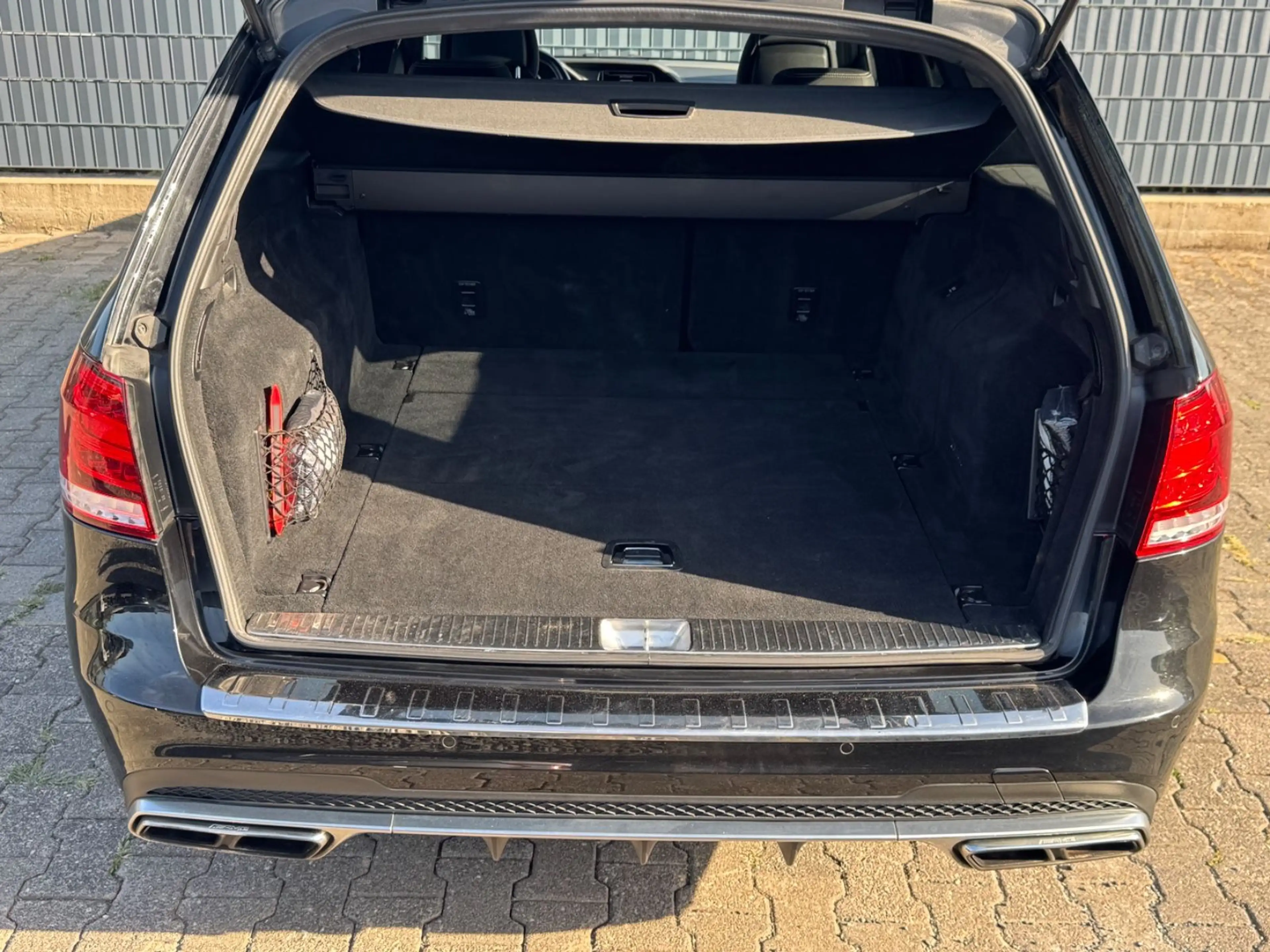 Mercedes-Benz E 63 AMG E 63s AMG 4-M (KERAMIK/DRIVES/PANO/LOG7/MASSAGE — photo 7