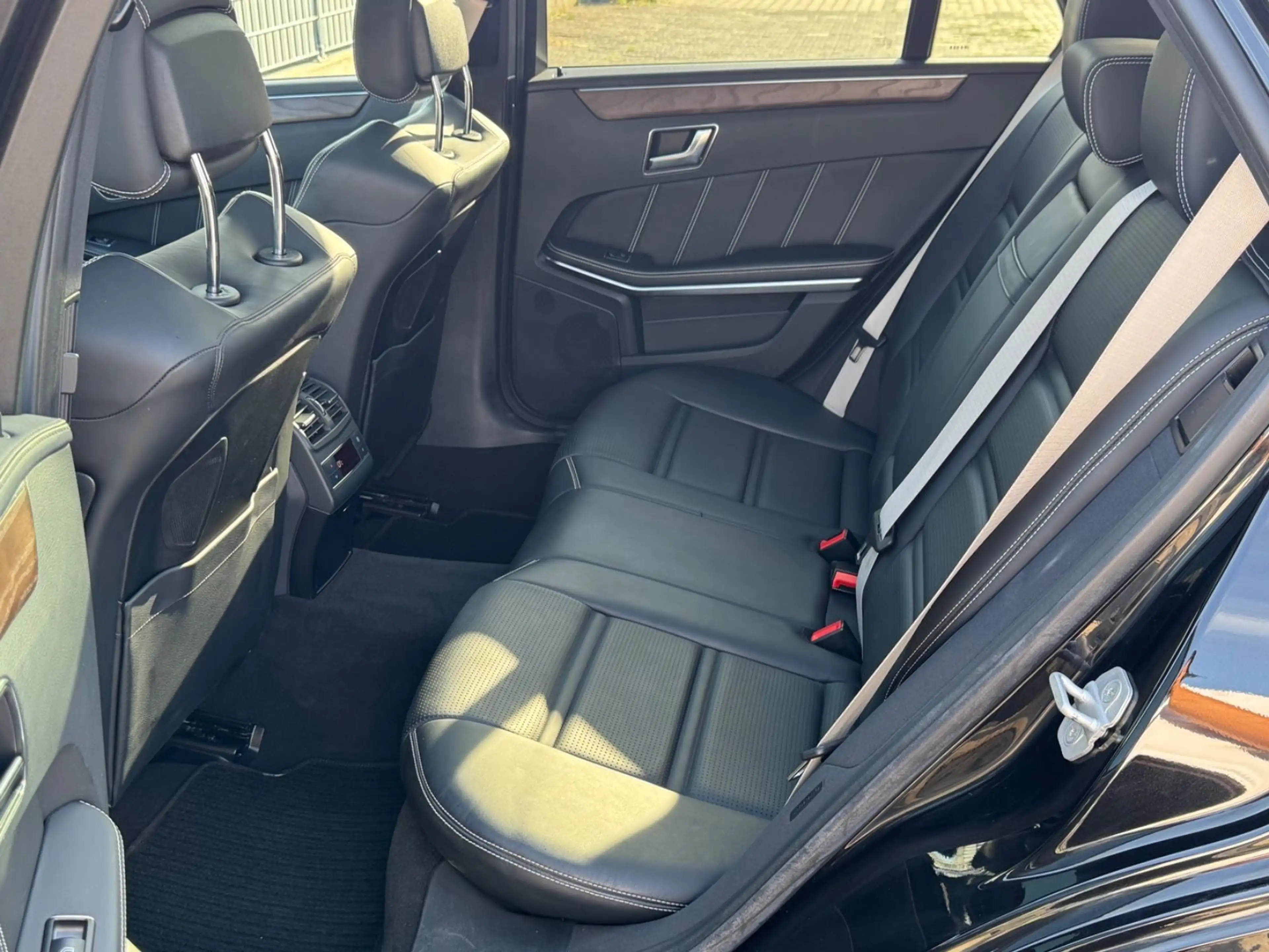 Mercedes-Benz E 63 AMG E 63s AMG 4-M (KERAMIK/DRIVES/PANO/LOG7/MASSAGE — photo 13