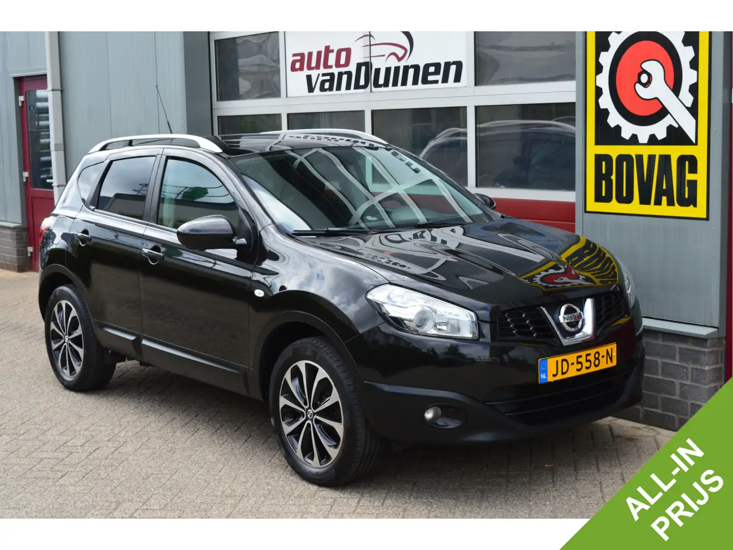 Nissan Qashqai 1.6 Connect Edition O.a: Trekhaak, Pano dak, 18 in Zwart - 1