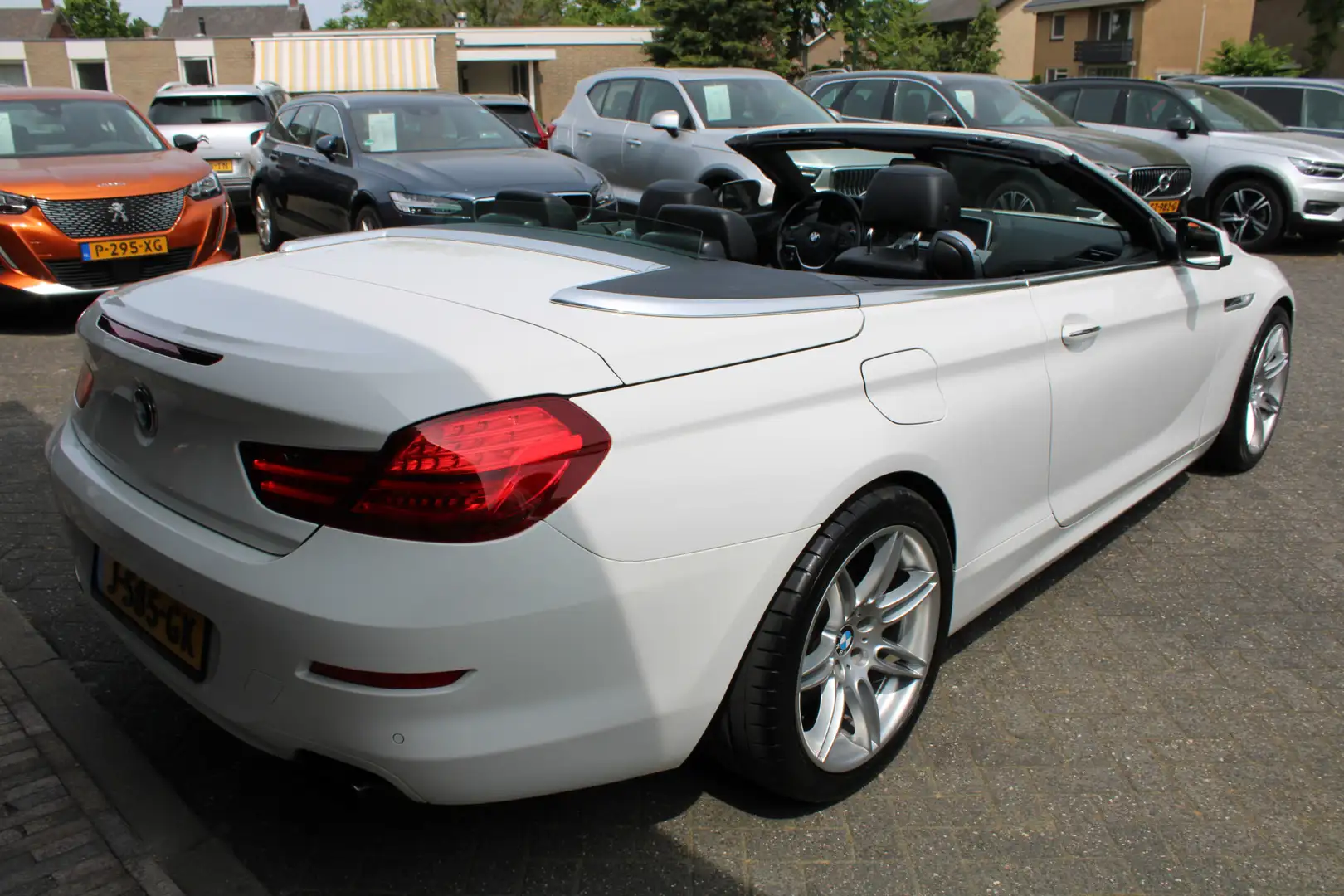BMW 640 6-SERIE CABRIO 640i HIGH EXECUTIVE 320 PK AUTOMAAT Wit - 2