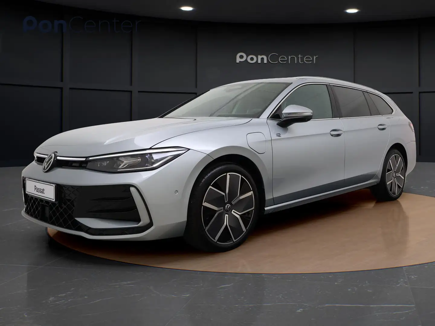 Volkswagen Passat Variant R-Line-Edition 1.5 eHybrid 200 kW / 272 pk Silber - 1