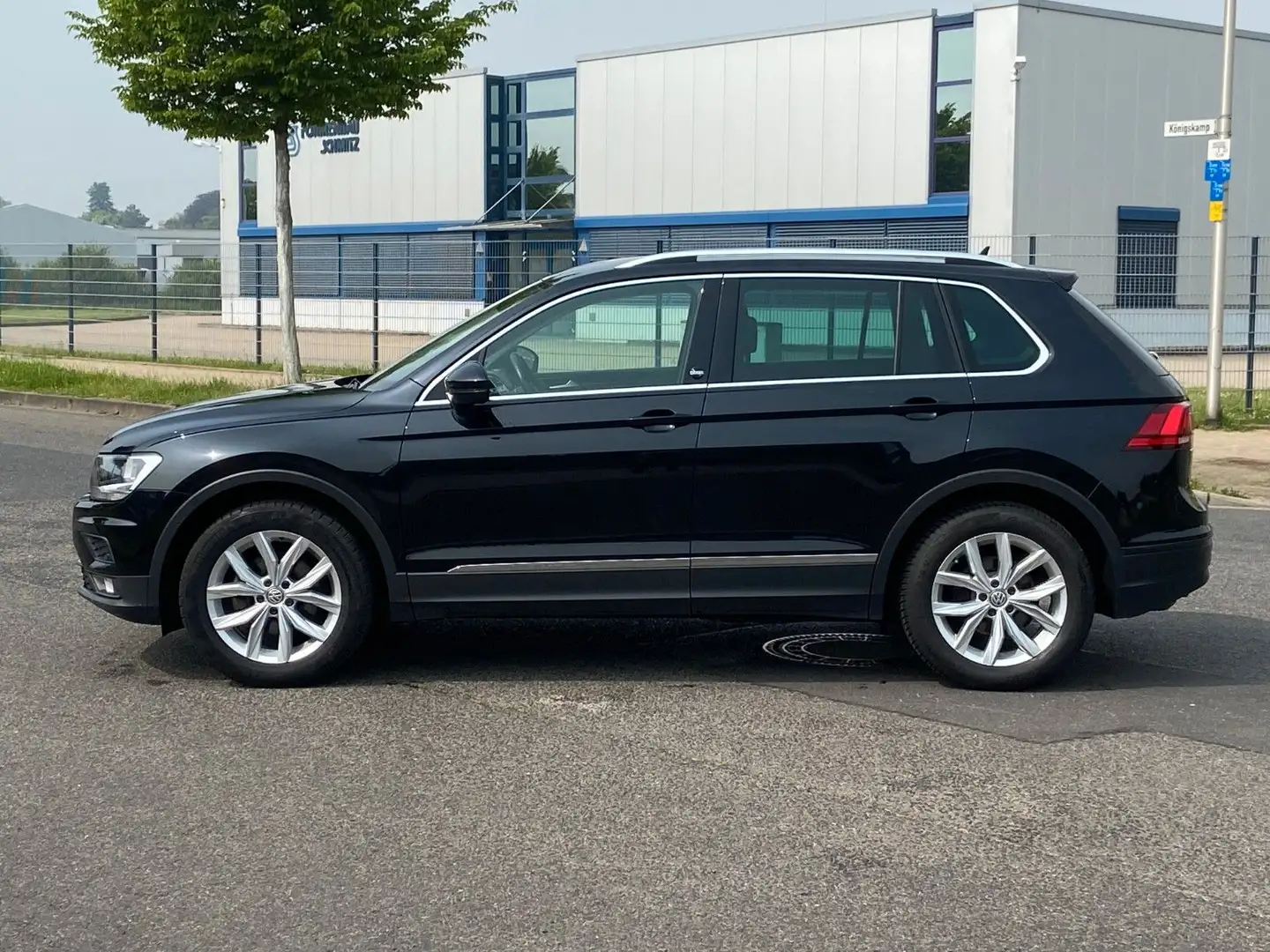 Volkswagen Tiguan Sound BMT/Start-Stopp*1.Hand*Navi*SHZ*PDC Schwarz - 2