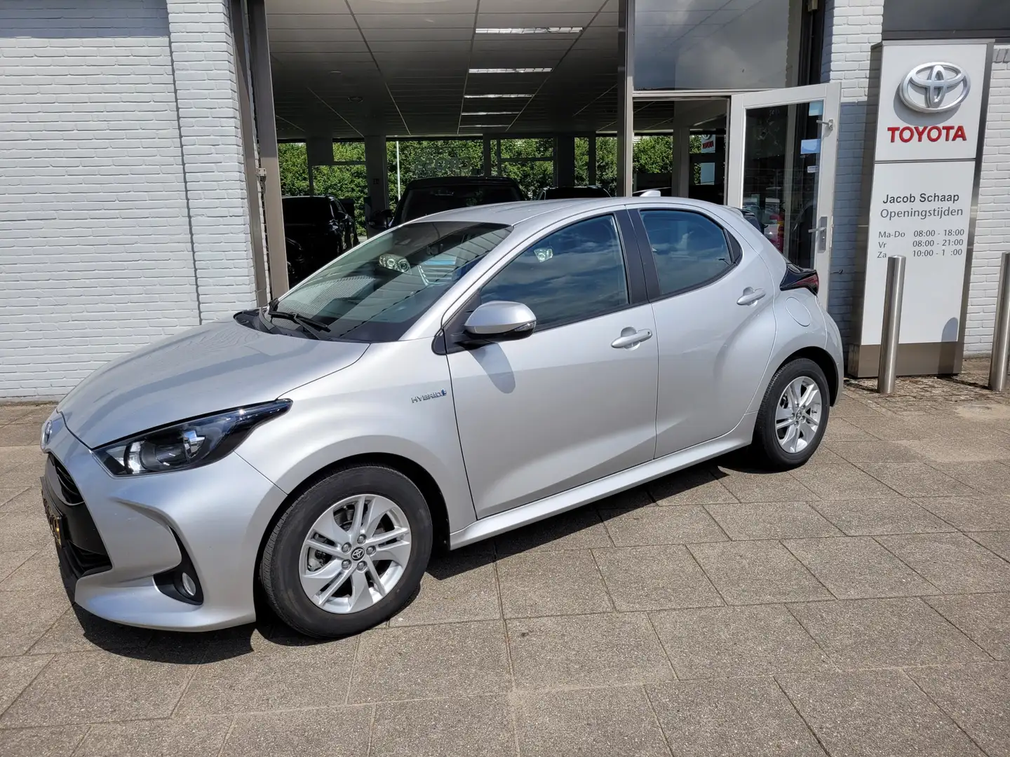 Toyota Yaris 1.5 Hybrid Comfort | Aut. | Airco | Camera | Lmv | Gris - 1