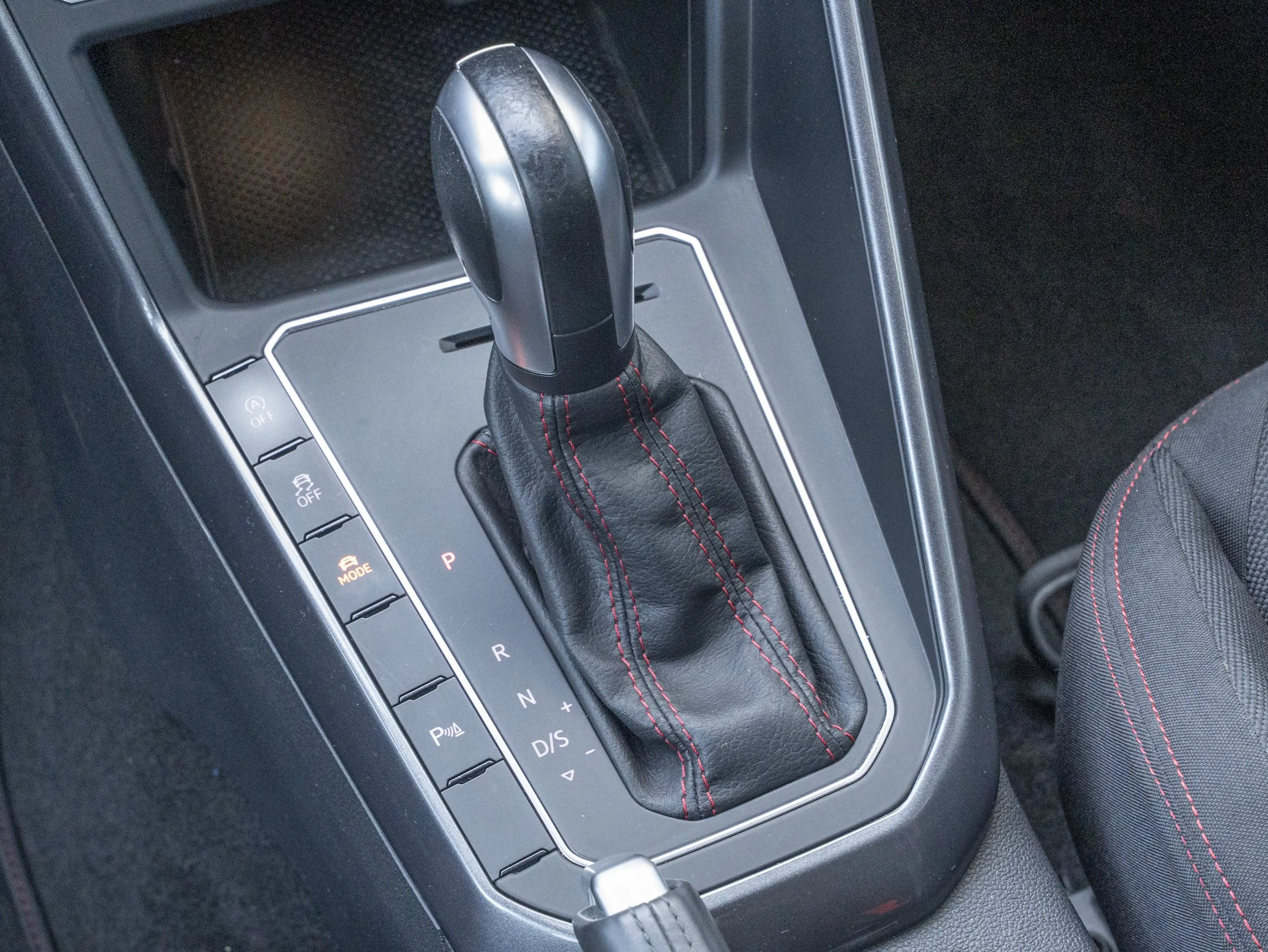 Volkswagen Polo GTI VI TSI DSG LED Klimaaut PDC ACC Connect — photo 9