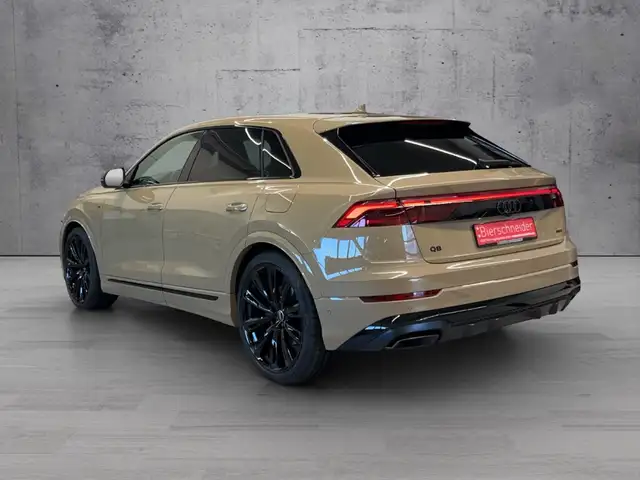 Audi Q8 view 5
