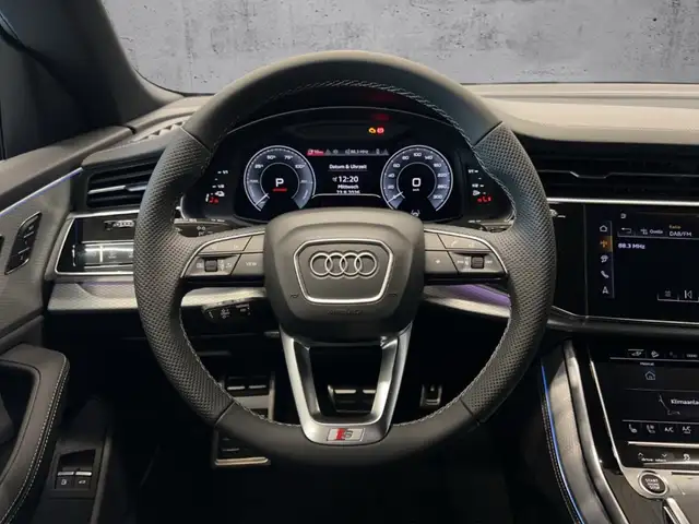 Audi Q8 view 9