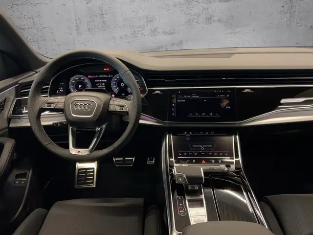 Audi Q8 view 12