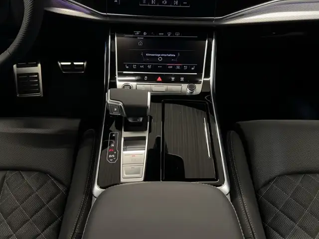 Audi Q8 view 13