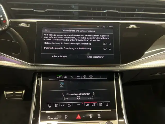 Audi Q8 view 14