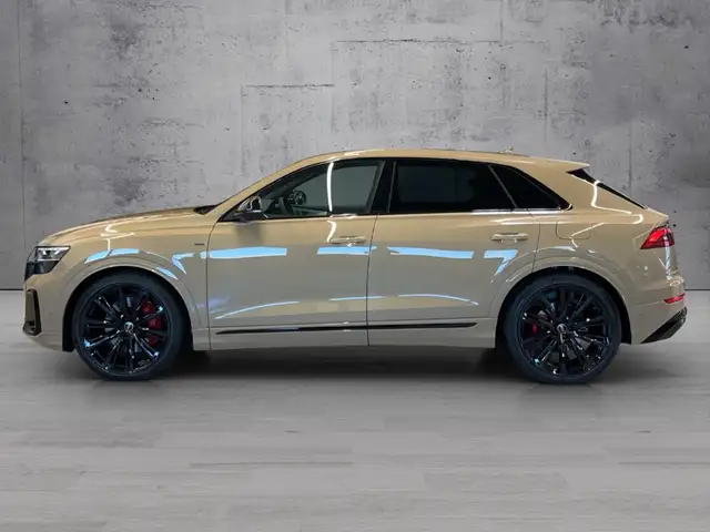 Audi Q8 view 3