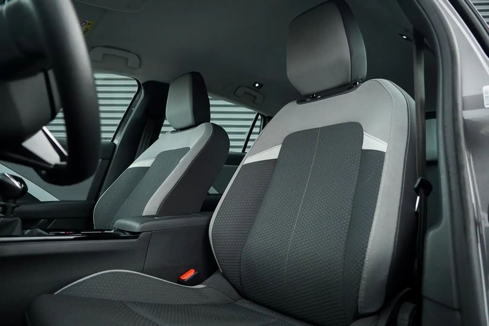 Opel Astra Sports Tourer 1.2 Turbo / Led / Carplay / Cruise / Grau - 2