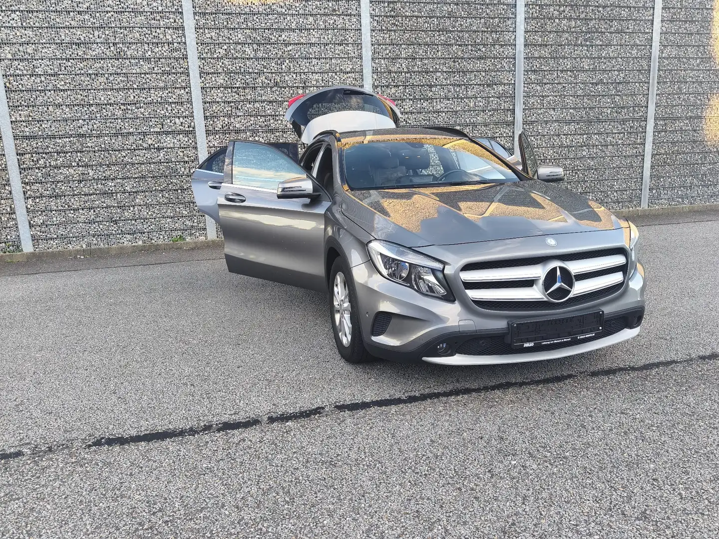 Mercedes-Benz GLA 200 GLA 200 7G-DCT Urban mit wenig Kilometer Argent - 1