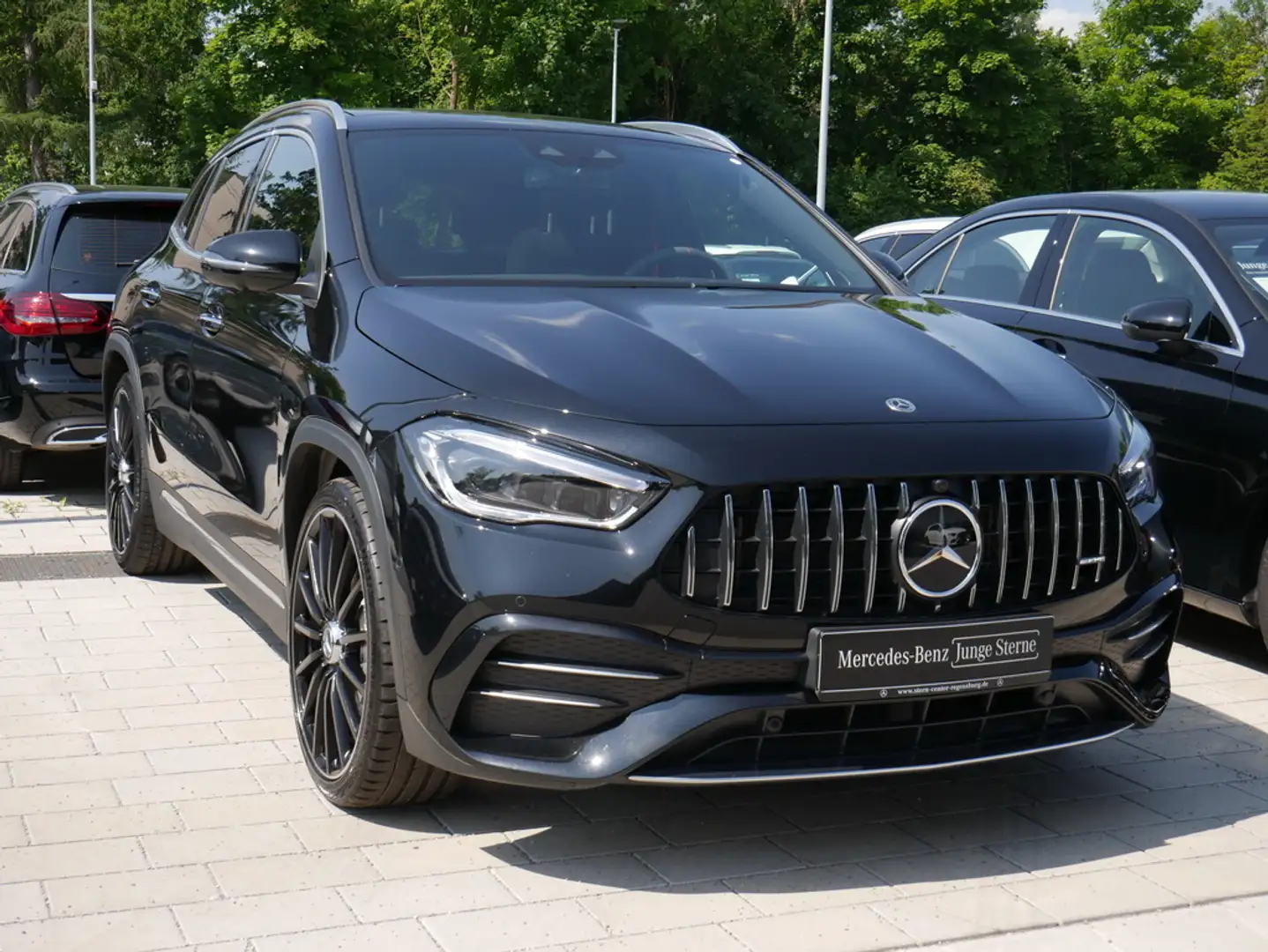 Mercedes-Benz GLA 35 AMG 4M+DISTRONIC+PANO+360°+AHK+MULTIBEAM+ Schwarz - 2