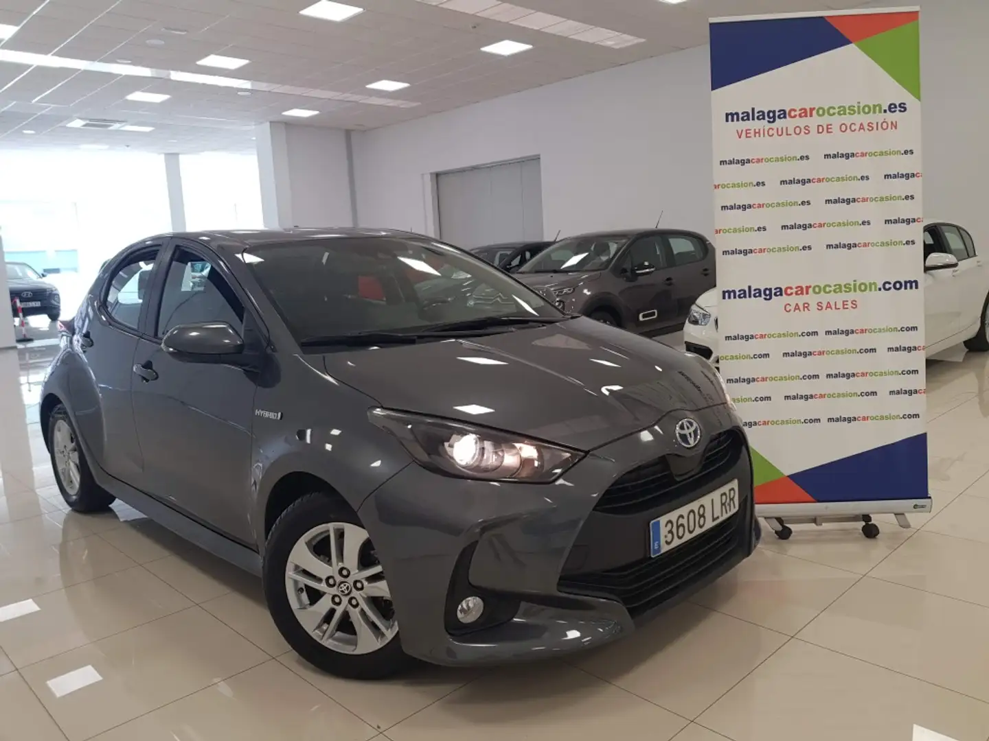 Toyota Yaris 120H 1.5 Active Tech Gris - 1