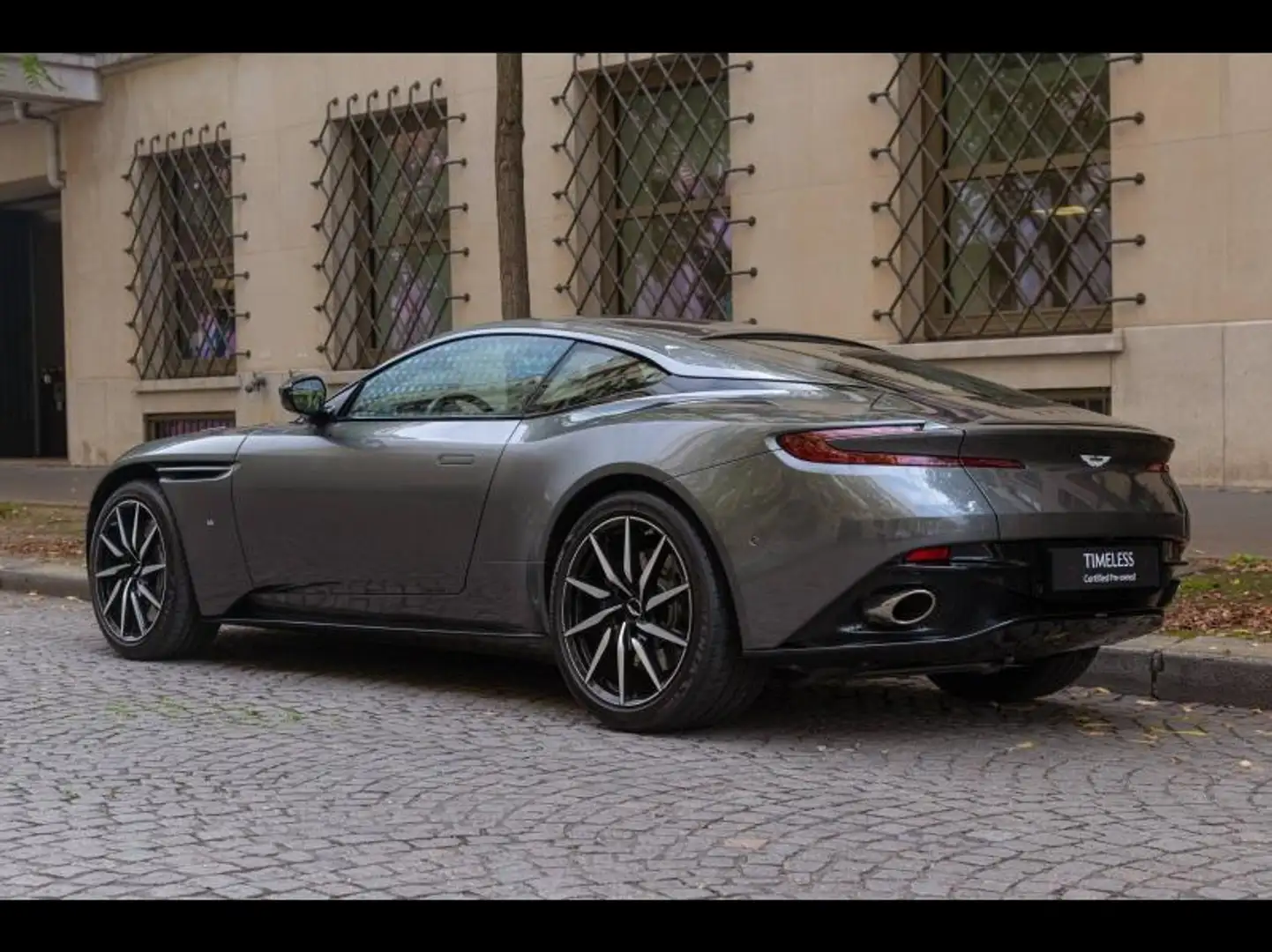 Aston Martin DB11 V12 5.2 608ch BVA8 Argento - 2