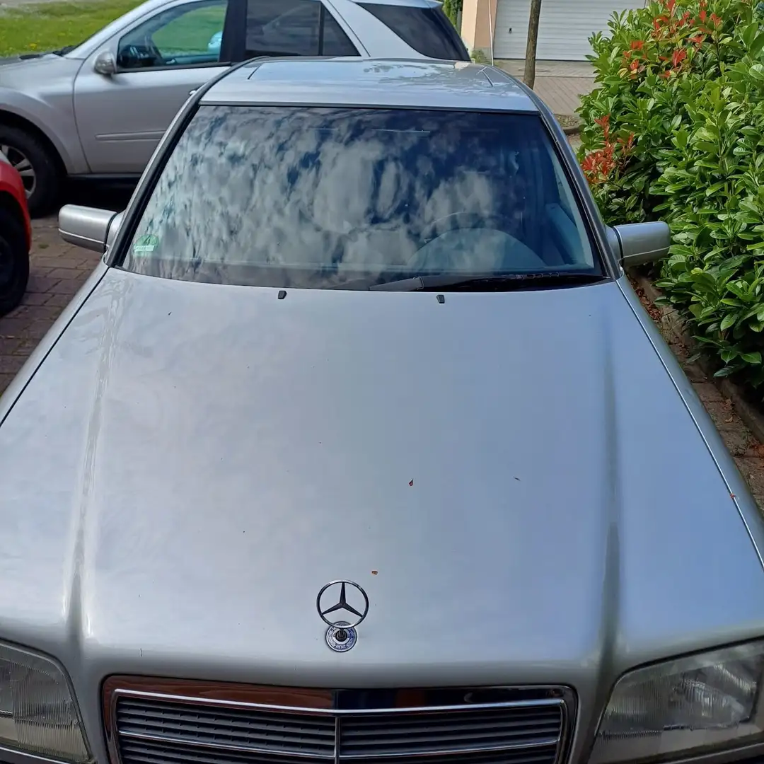 Mercedes-Benz 200 Silver - 1