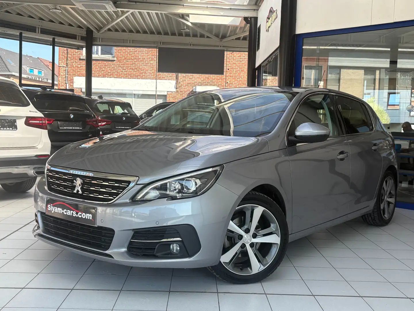 Peugeot 308 308 1.2i *GPS * CUIR * PDC * CARPLAY * CARNET * Gris - 1