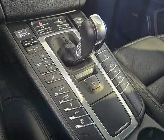 Porsche Macan Automatik Allrad GTS --CARBON/STANDHEIZUNG-- Ansicht 7