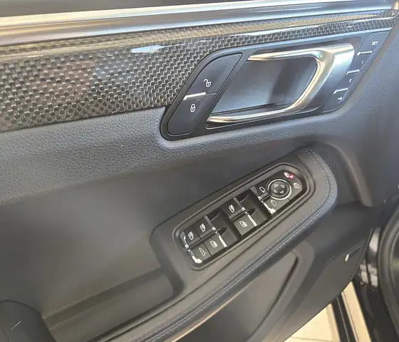 Porsche Macan Automatik Allrad GTS --CARBON/STANDHEIZUNG-- Ansicht 12
