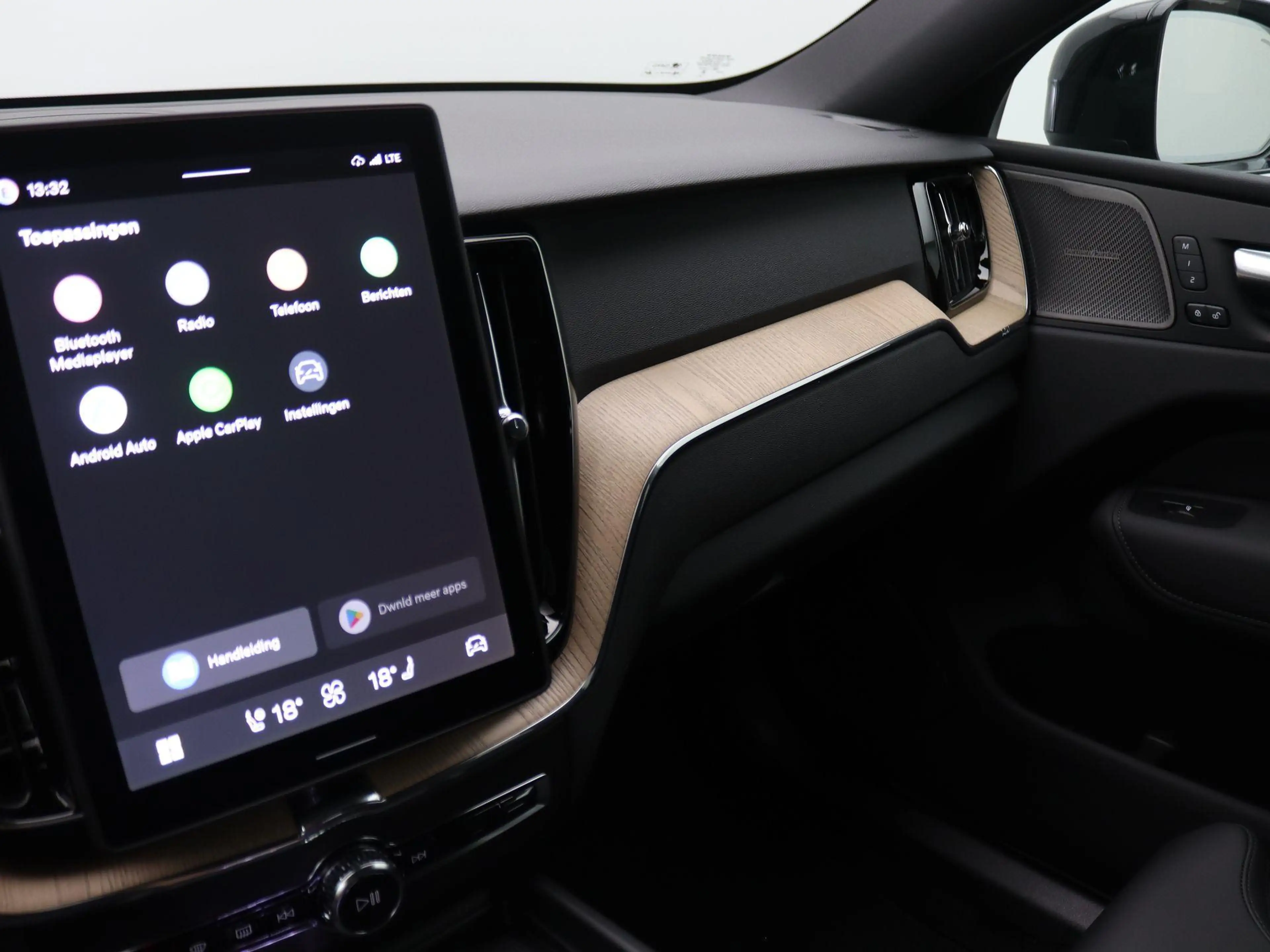 Volvo XC60 2.0 T6 Plug-in hybrid AWD Plus Dark 355PK Aut. Pan — photo 25