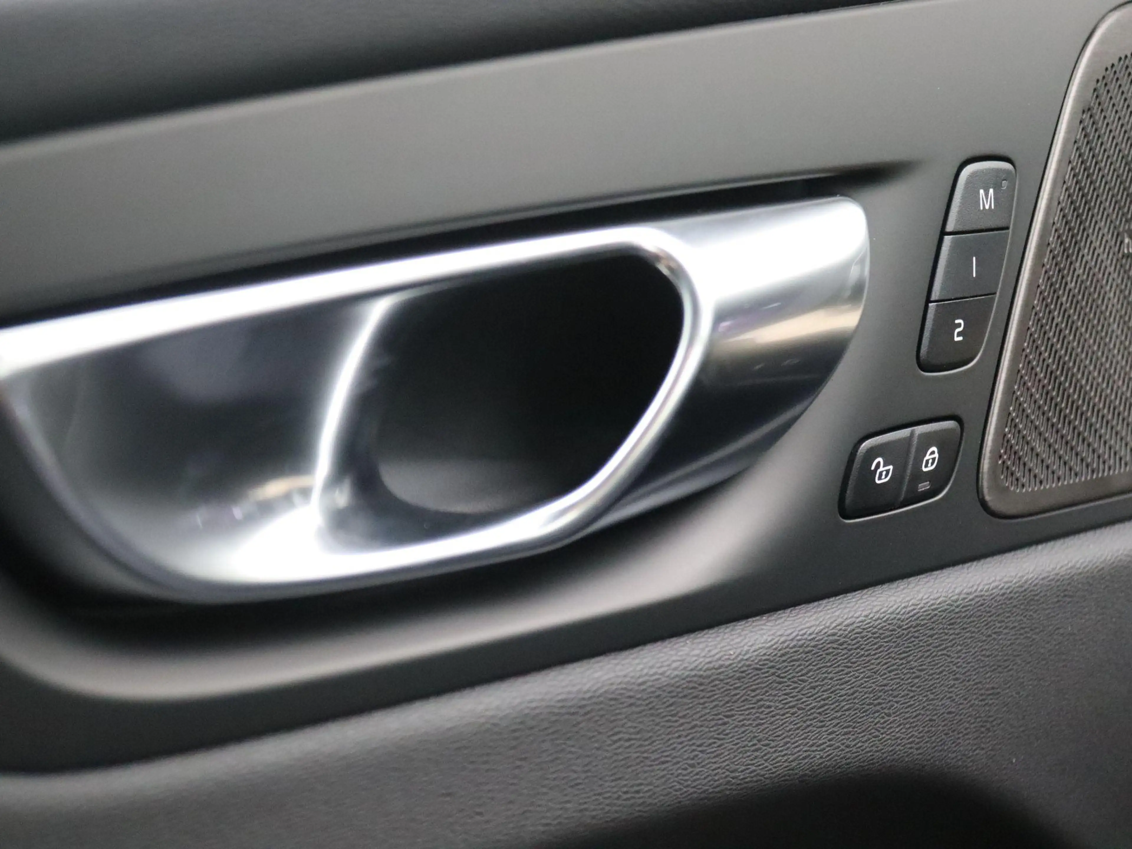 Volvo XC60 2.0 T6 Plug-in hybrid AWD Plus Dark 355PK Aut. Pan — photo 41