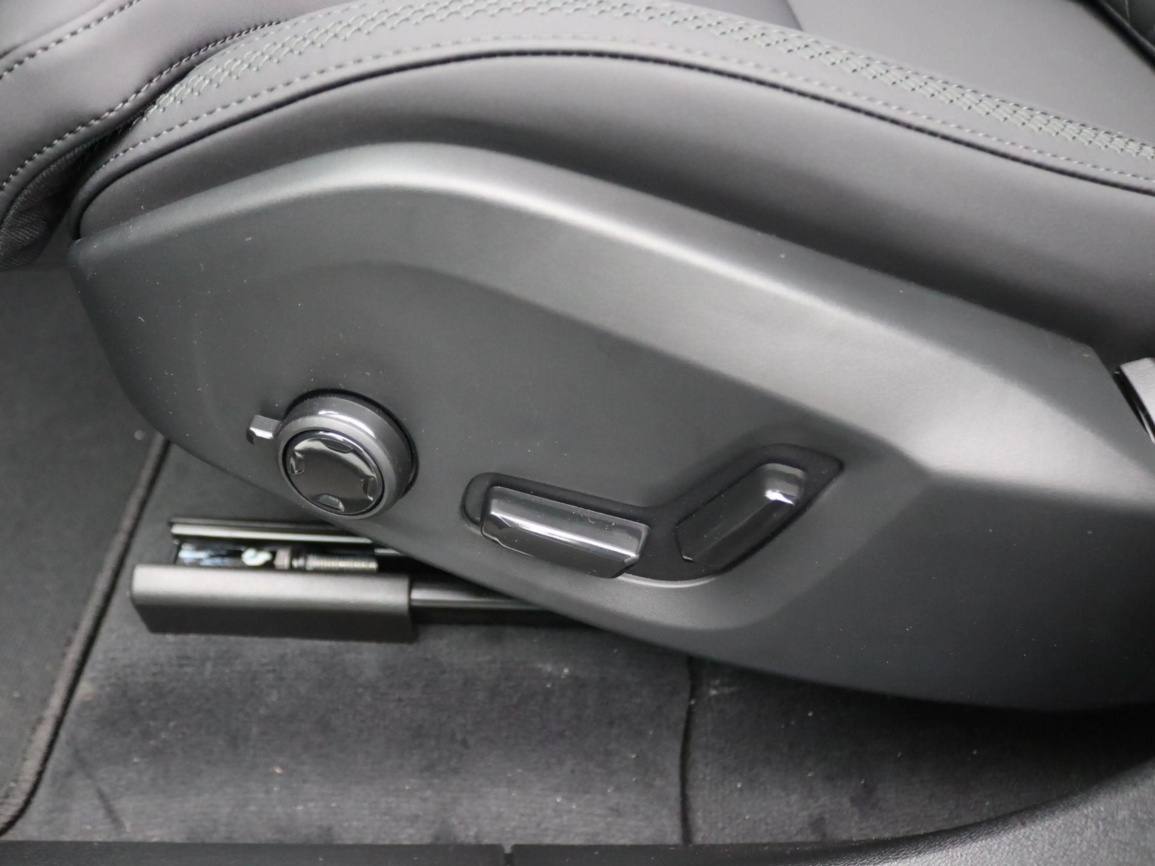Volvo XC60 2.0 T6 Plug-in hybrid AWD Plus Dark 355PK Aut. Pan — photo 44