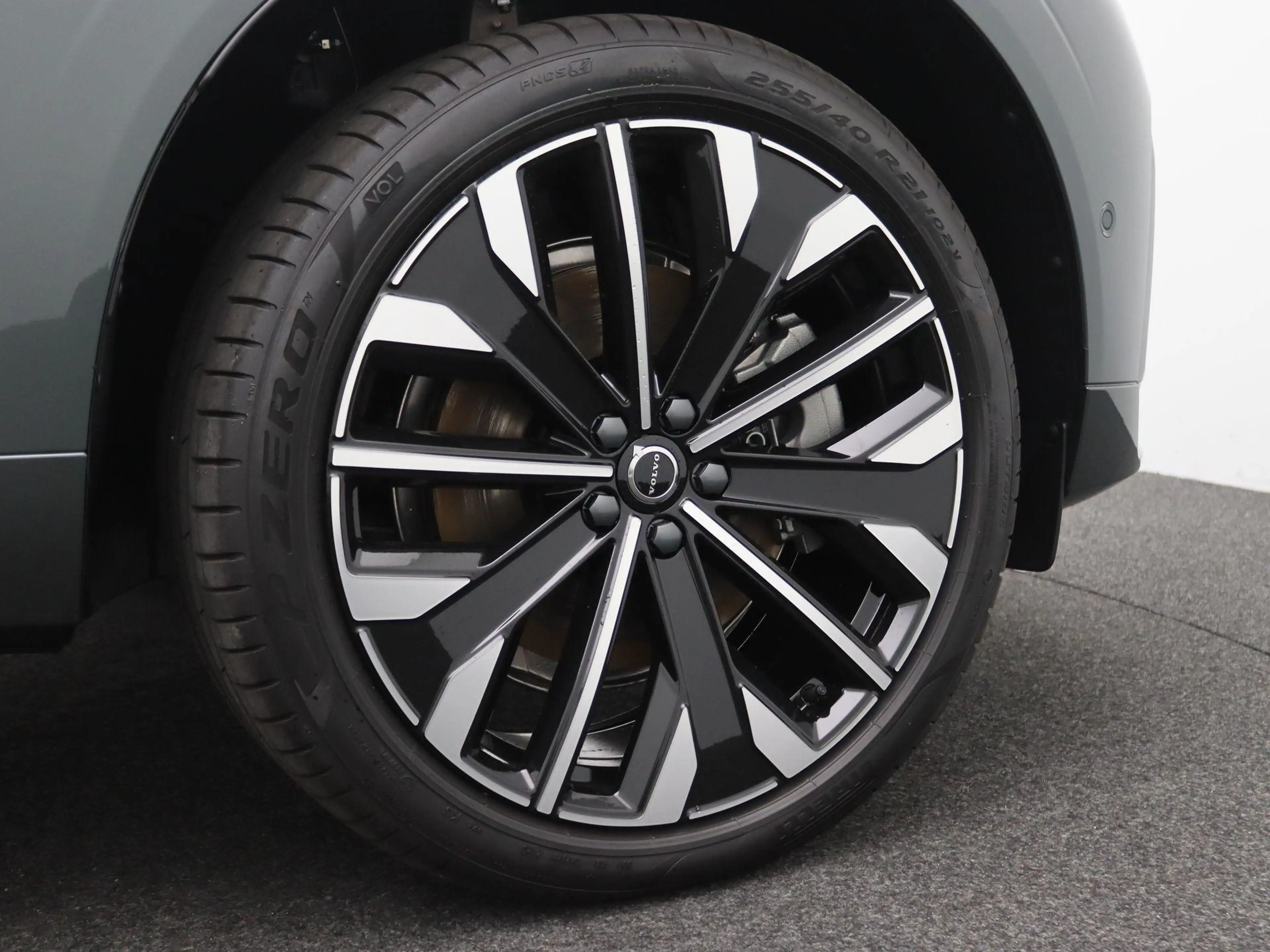 Volvo XC60 2.0 T6 Plug-in hybrid AWD Plus Dark 355PK Aut. Pan — photo 16