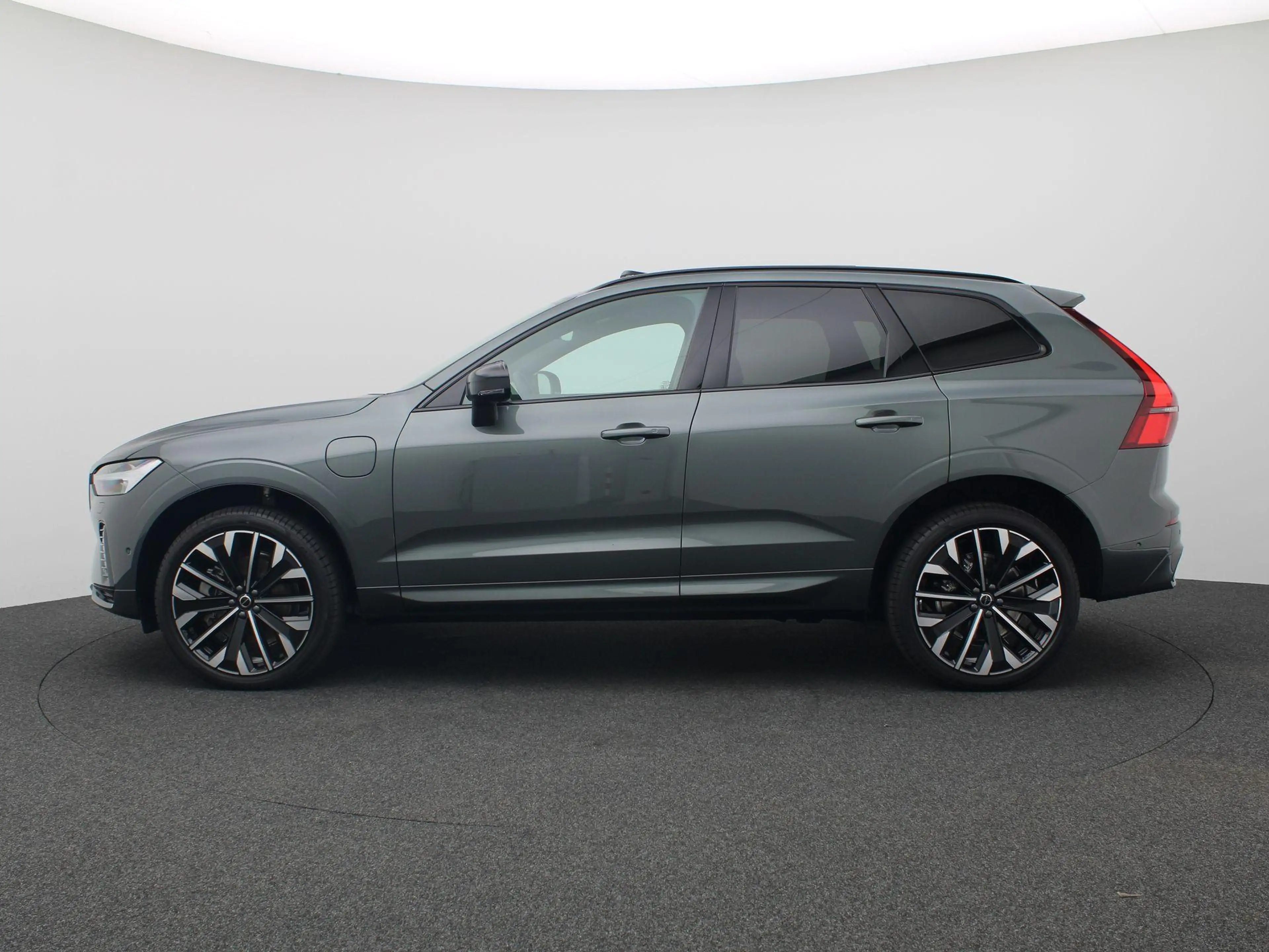 Volvo XC60 2.0 T6 Plug-in hybrid AWD Plus Dark 355PK Aut. Pan — photo 2