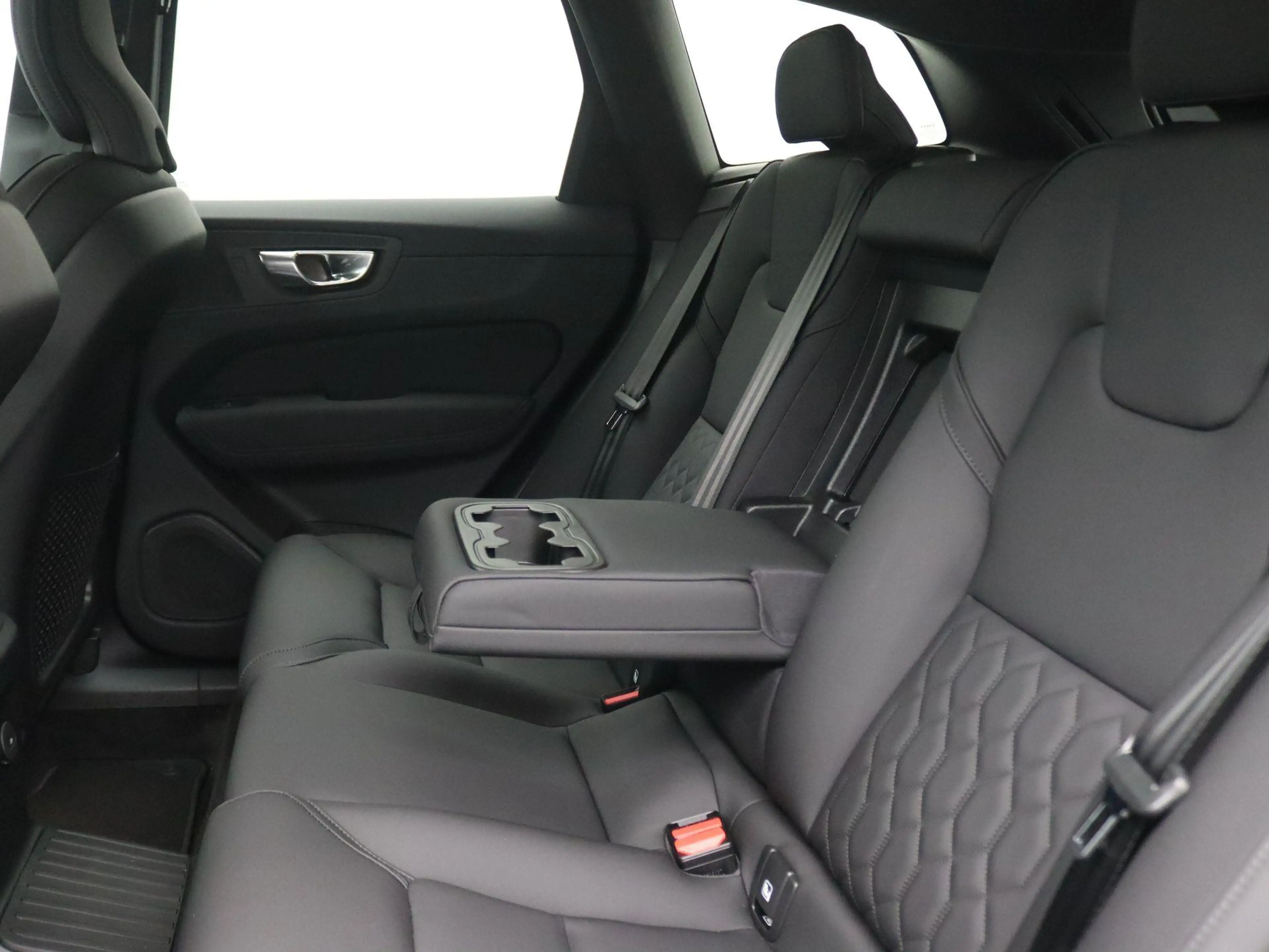 Volvo XC60 2.0 T6 Plug-in hybrid AWD Plus Dark 355PK Aut. Pan — photo 7
