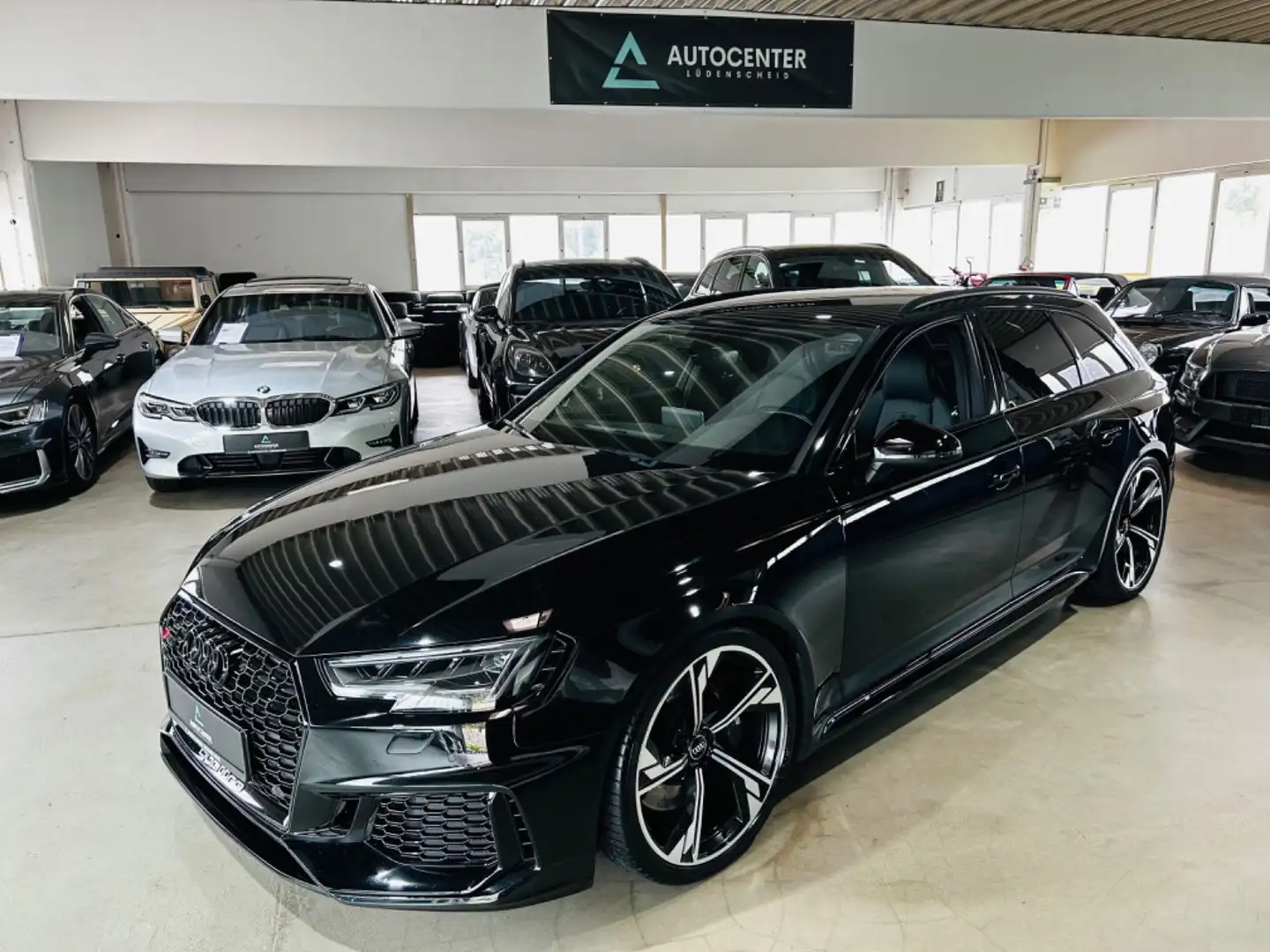 Audi RS4 Avant 2.9 TFSI quattro*Carbon*RS-Aga*B&O* Schwarz - 1