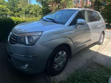 Rodius 2.2 SV220e-XDi 2WD Crystal Plus