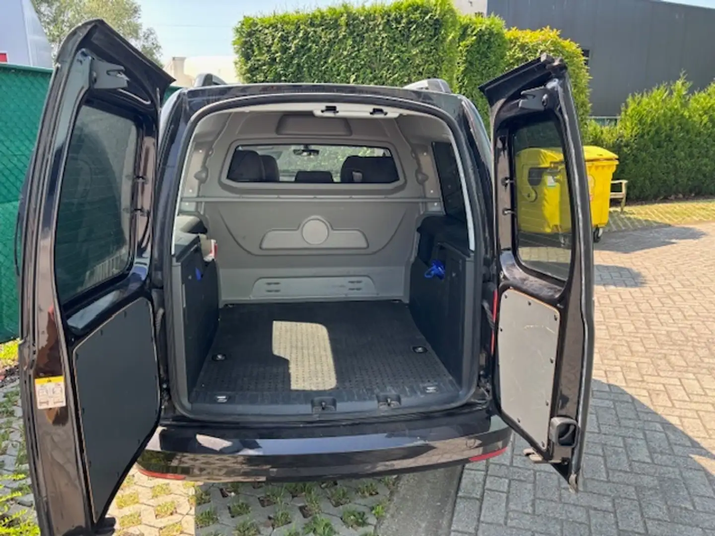 Volkswagen Caddy Caddy 2.0 TDI (5-Si.) DSG XTRA Zwart - 2