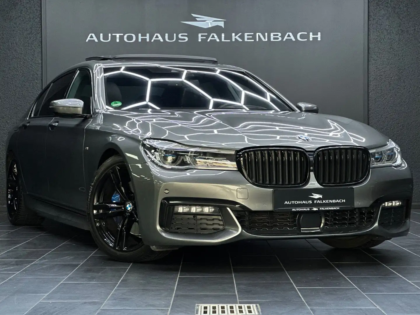 BMW 740 D LONG*M SPORT*4-SITZ*SKY*PANO*TV*360*LASER* Grau - 1