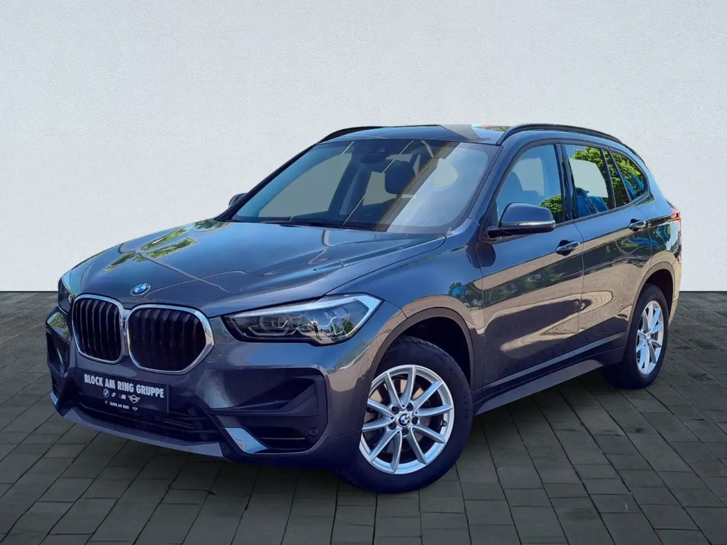 BMW X1 sDrive20i Advantage AHK LED Navi SiHzg Tempo Grau - 1