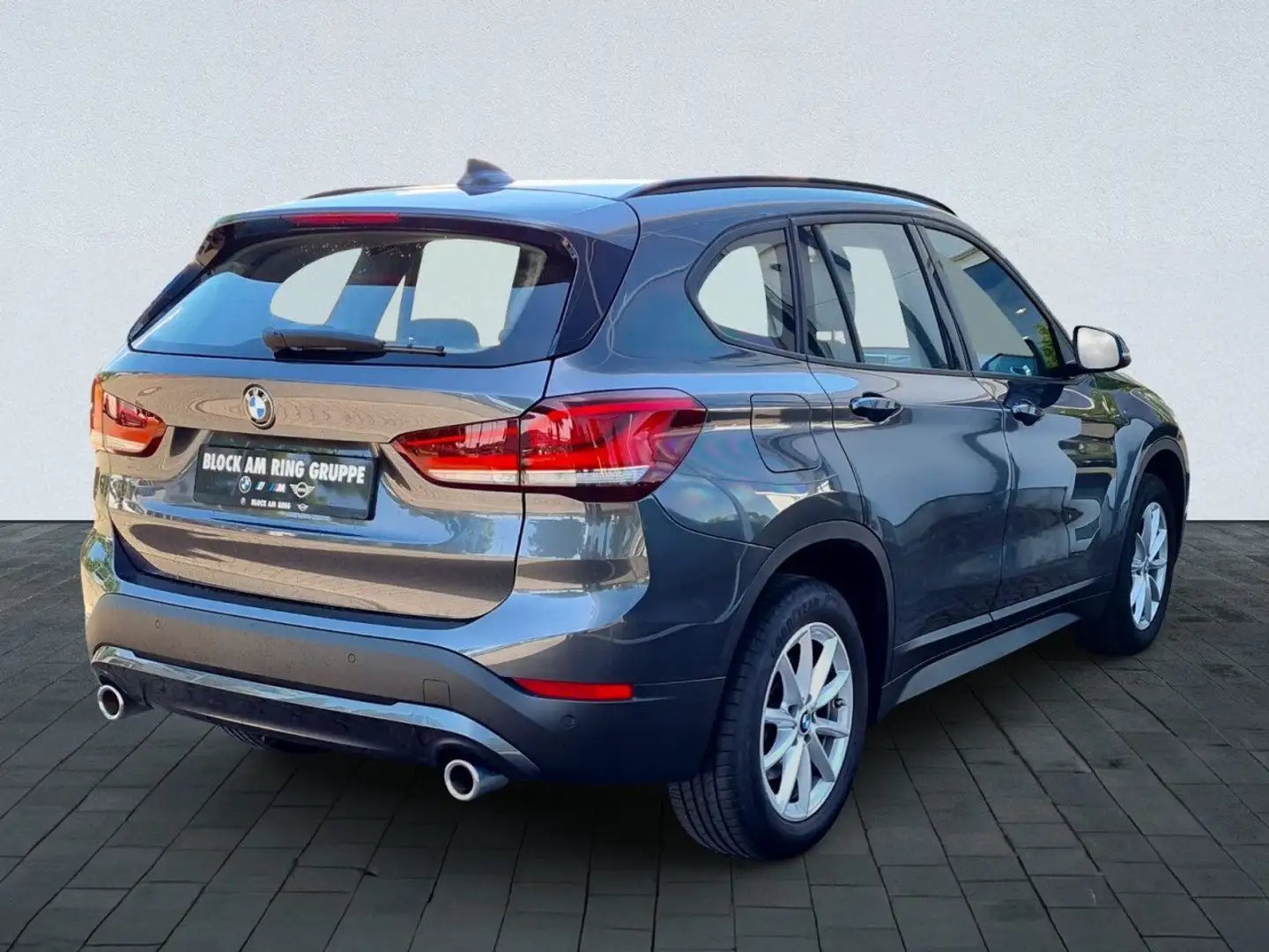 BMW X1 sDrive20i Advantage AHK LED Navi SiHzg Tempo Grau - 2