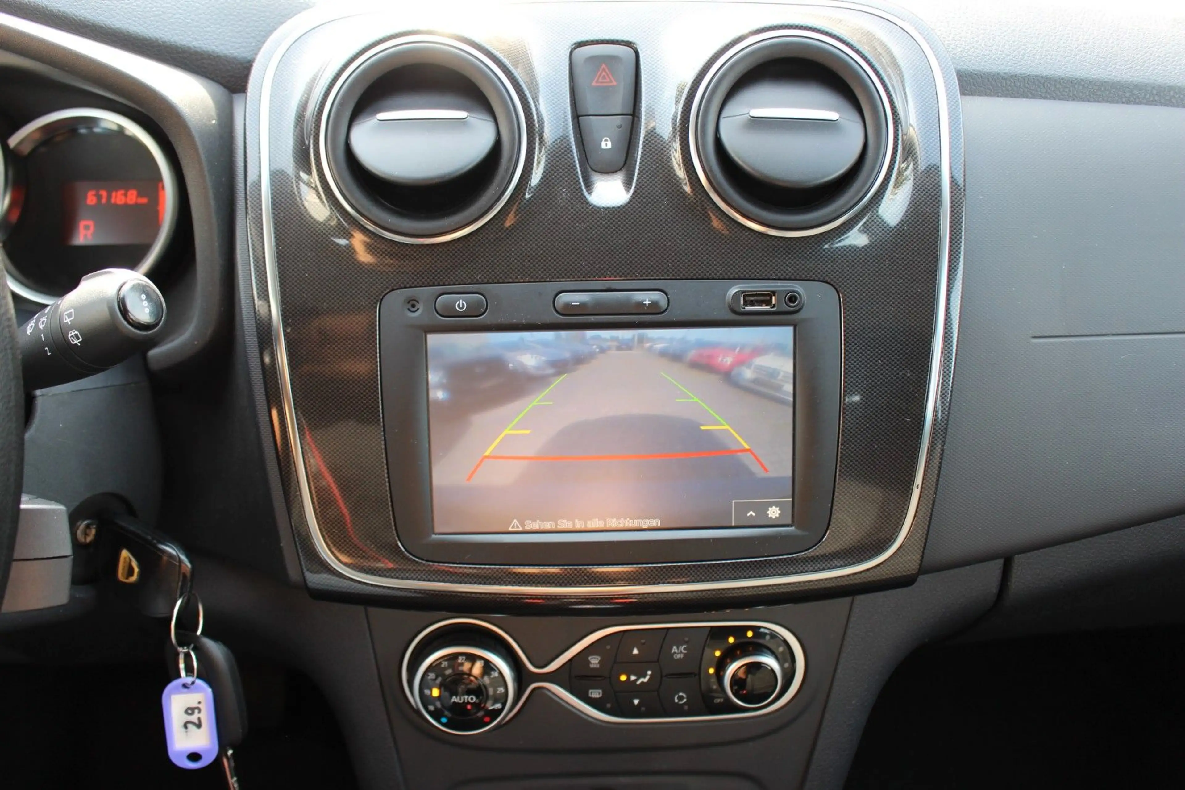Dacia Logan MCV II Kombi Comfort Automatik+Navi+Kamera — photo 14