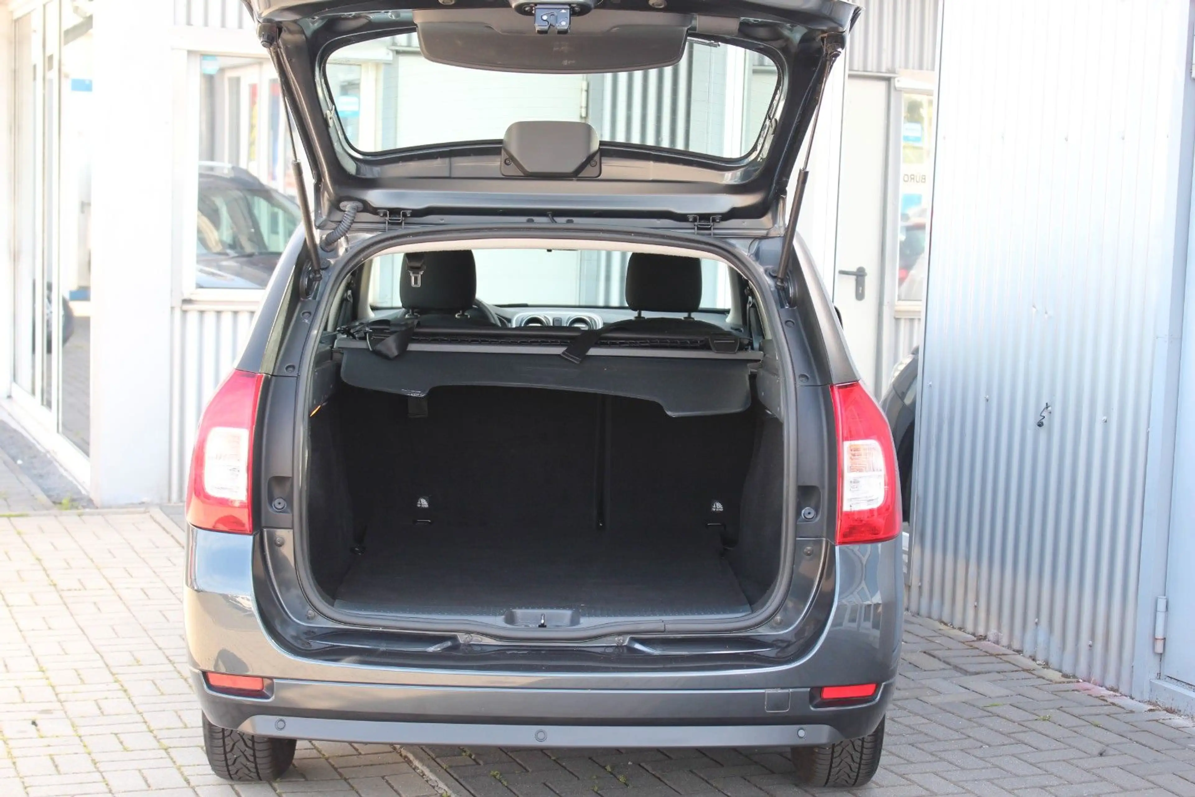 Dacia Logan MCV II Kombi Comfort Automatik+Navi+Kamera — photo 9
