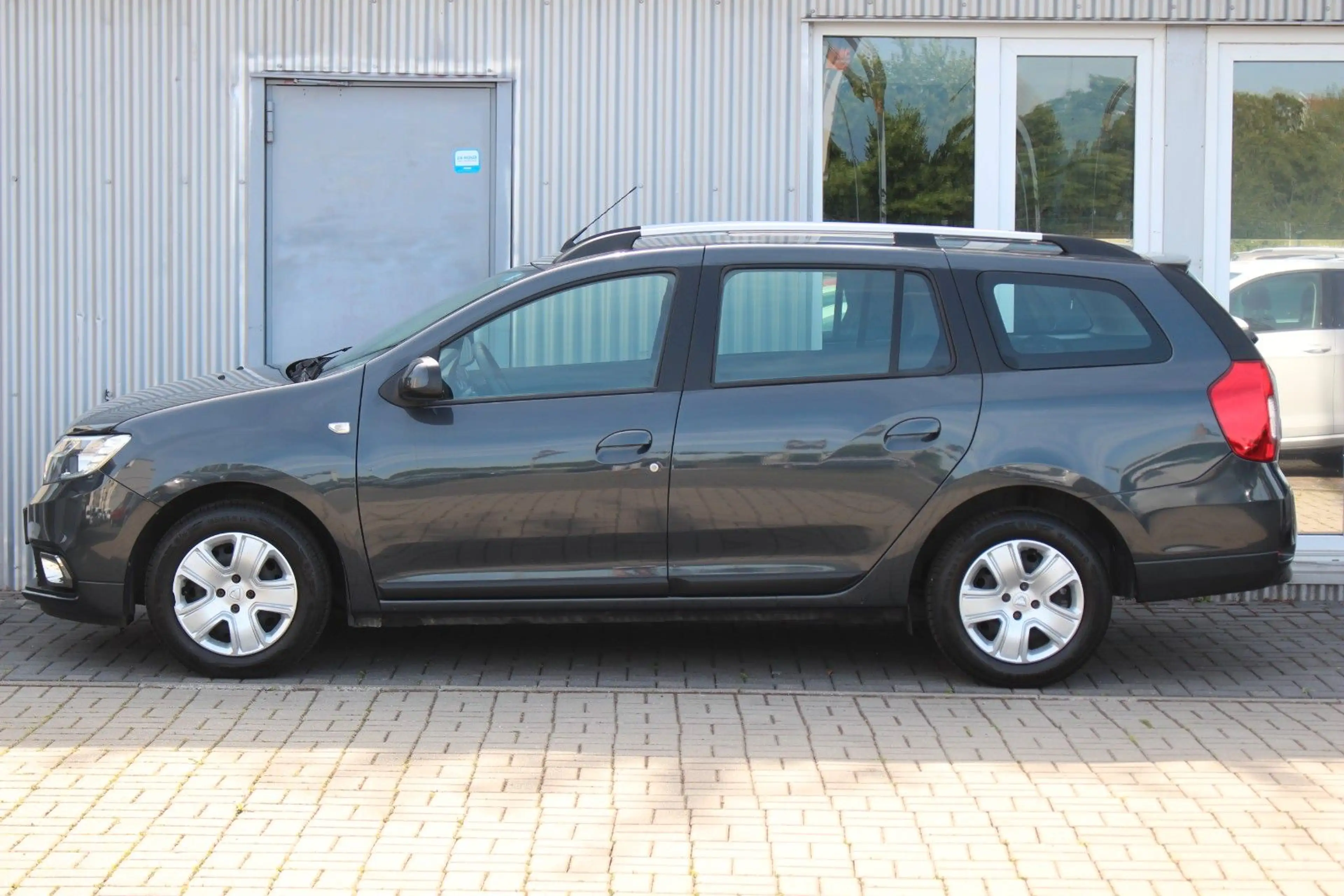 Dacia Logan MCV II Kombi Comfort Automatik+Navi+Kamera — photo 5
