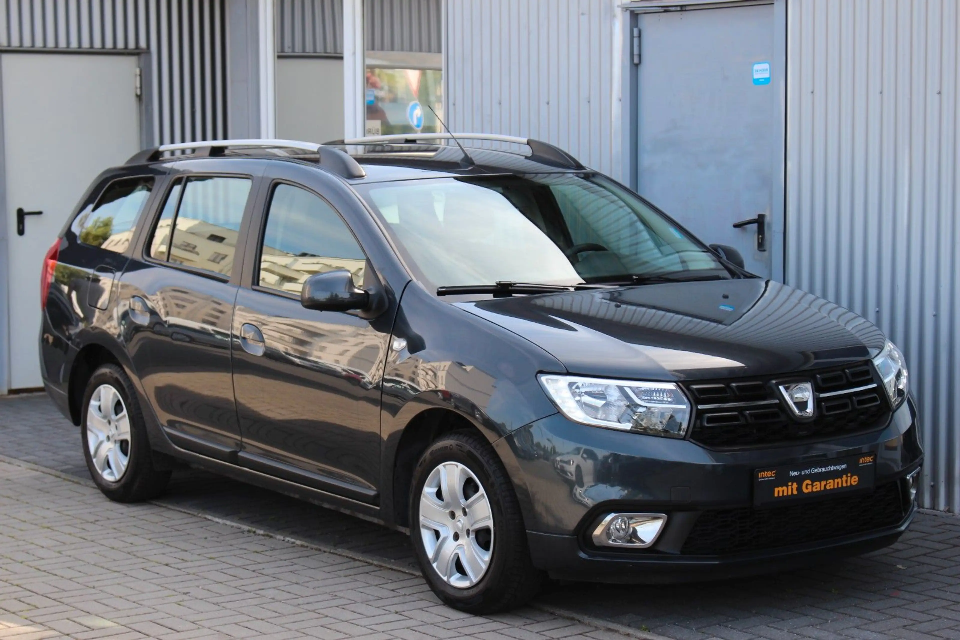 Dacia Logan MCV II Kombi Comfort Automatik+Navi+Kamera — photo 3