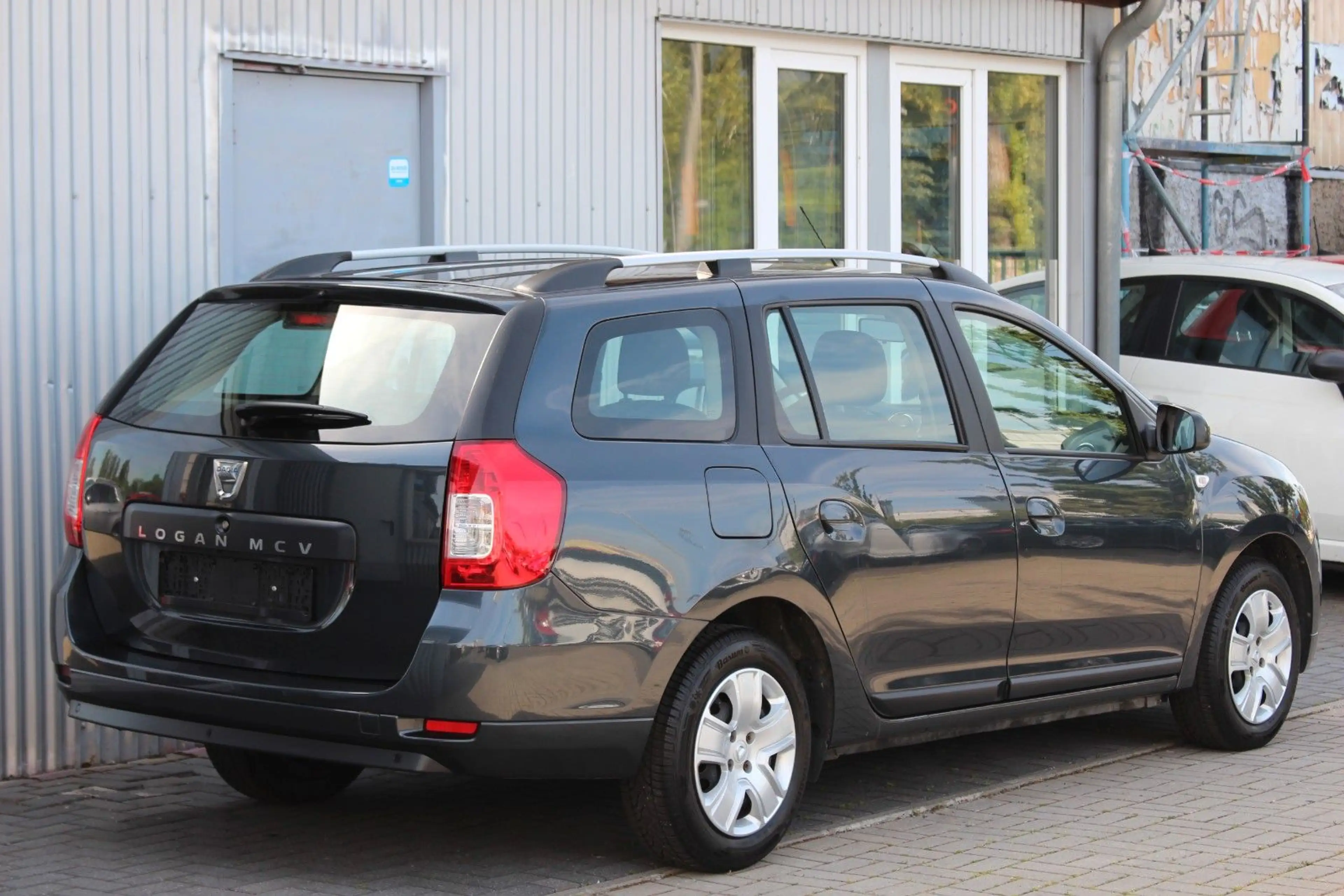 Dacia Logan MCV II Kombi Comfort Automatik+Navi+Kamera — photo 2