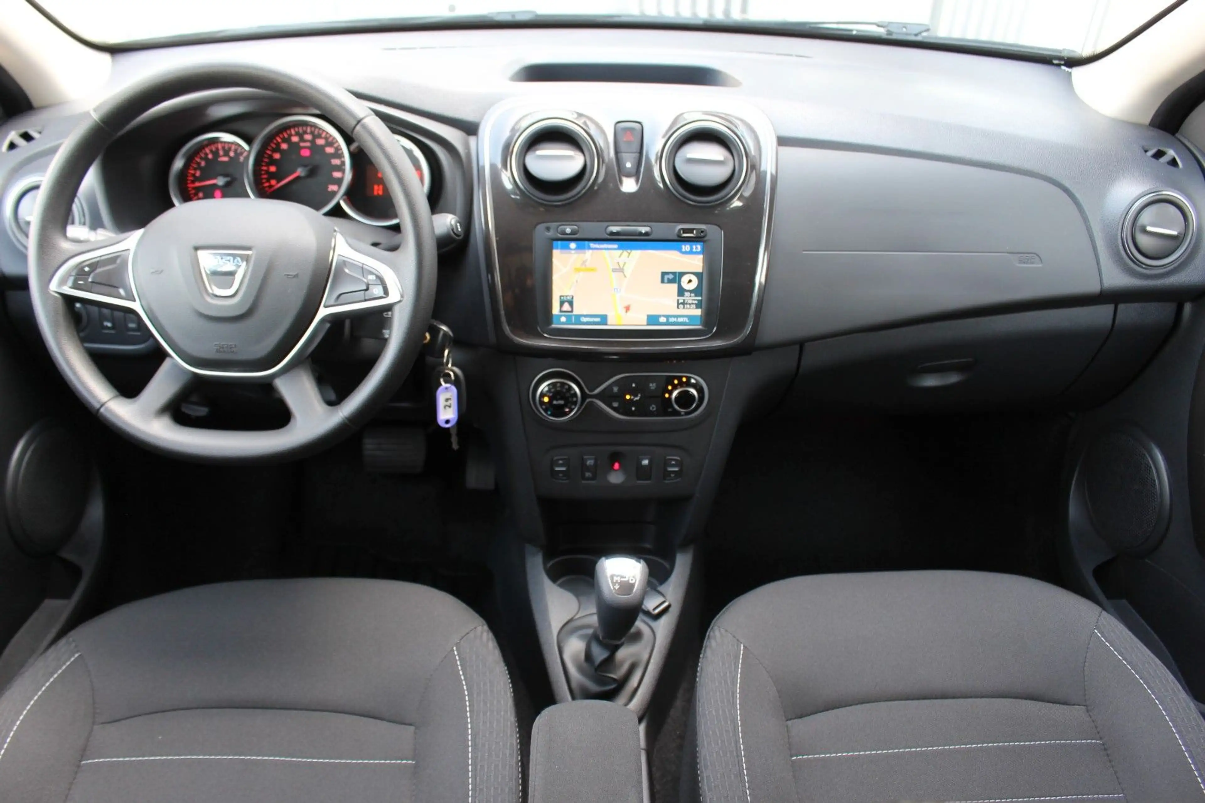 Dacia Logan MCV II Kombi Comfort Automatik+Navi+Kamera — photo 13