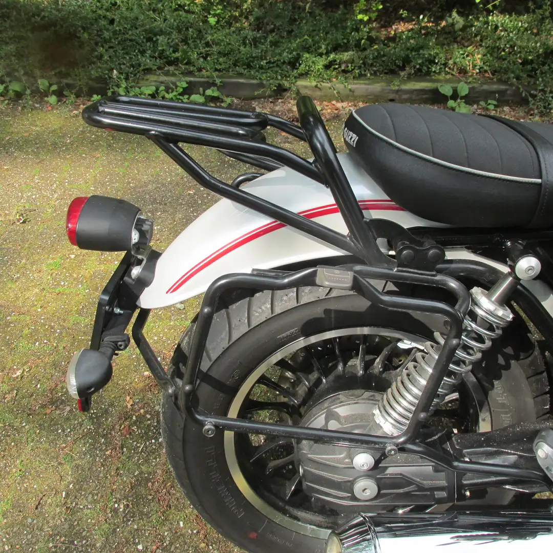 Moto Guzzi V 9 Roamer Alb - 2