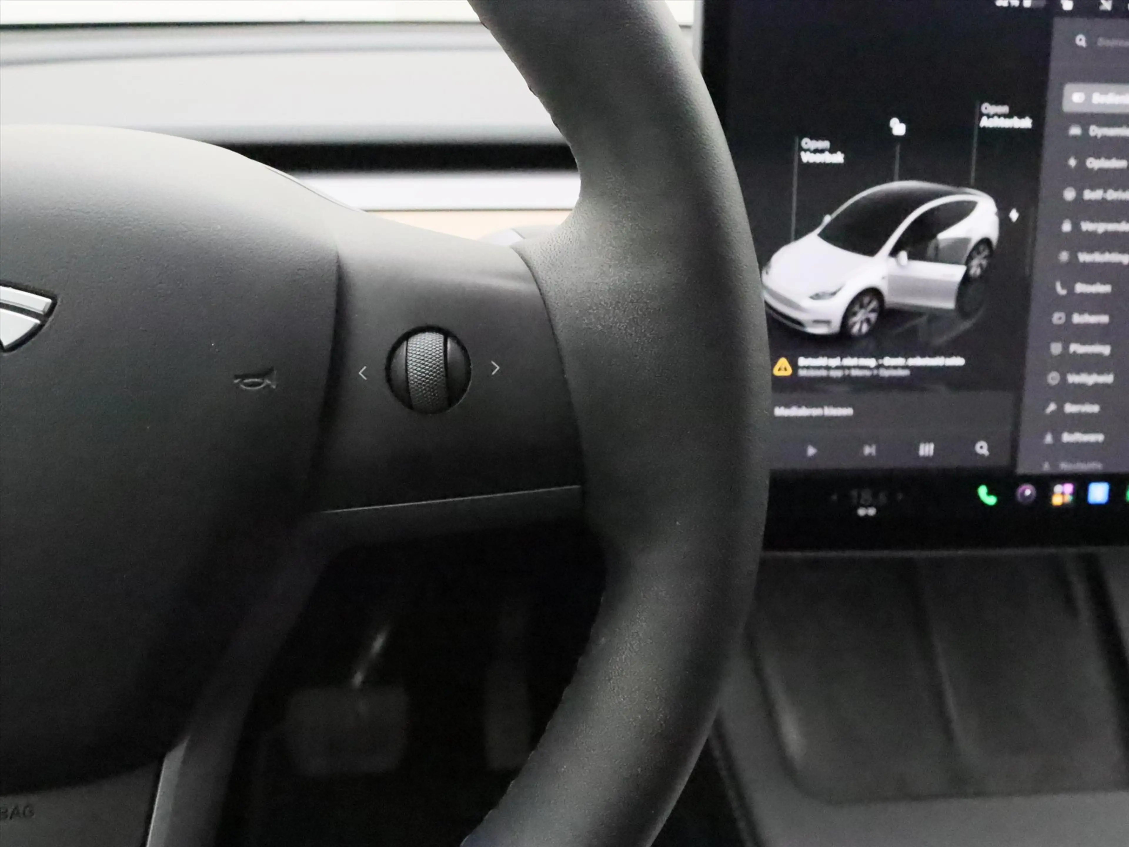 Tesla Model Y Long Range AWD 75kWh 351pk 91.8% SoH [ TREKHAAK+AM — photo 23