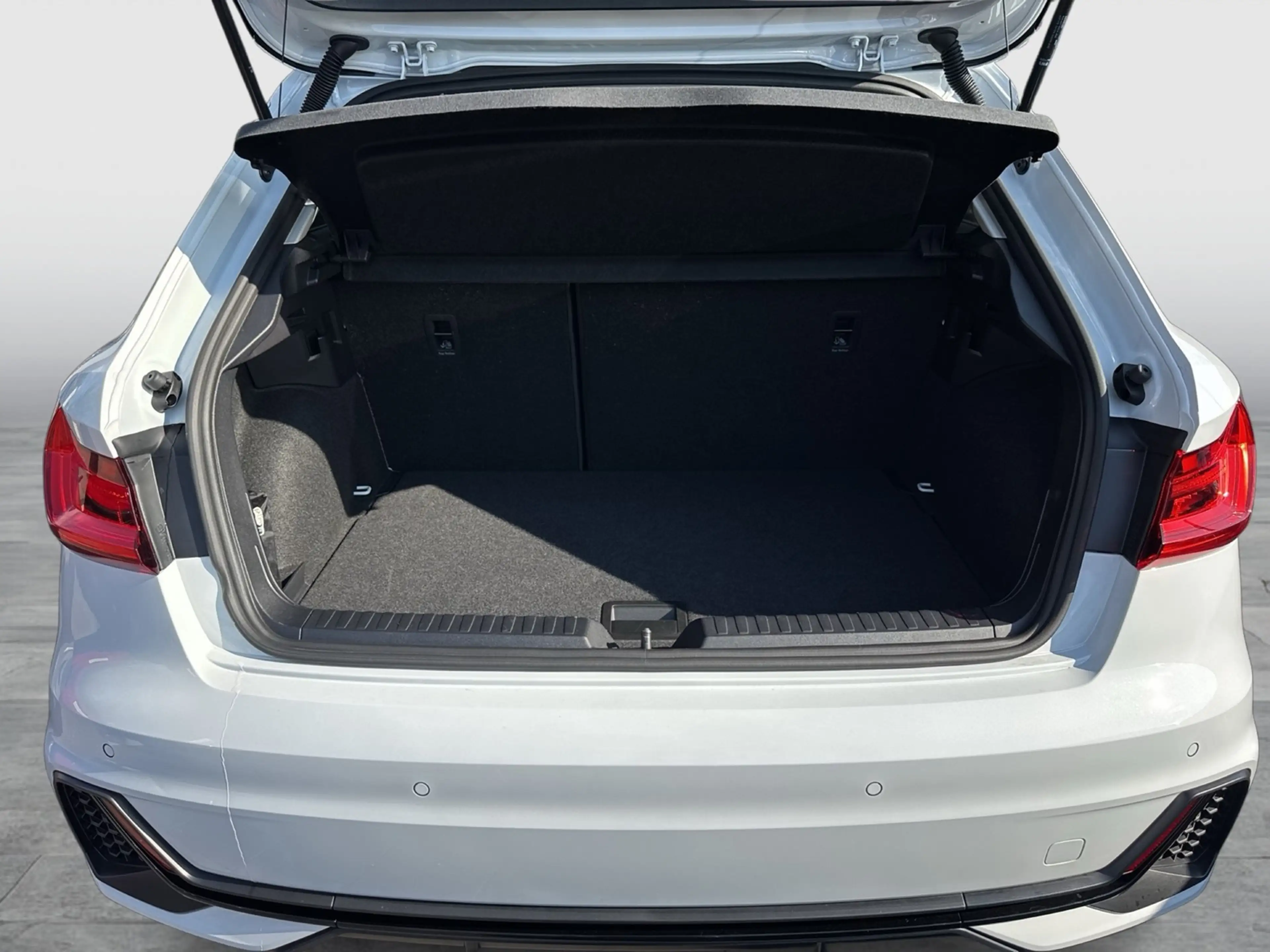 Audi A1 Sportback 25 TFSI S line — photo 9