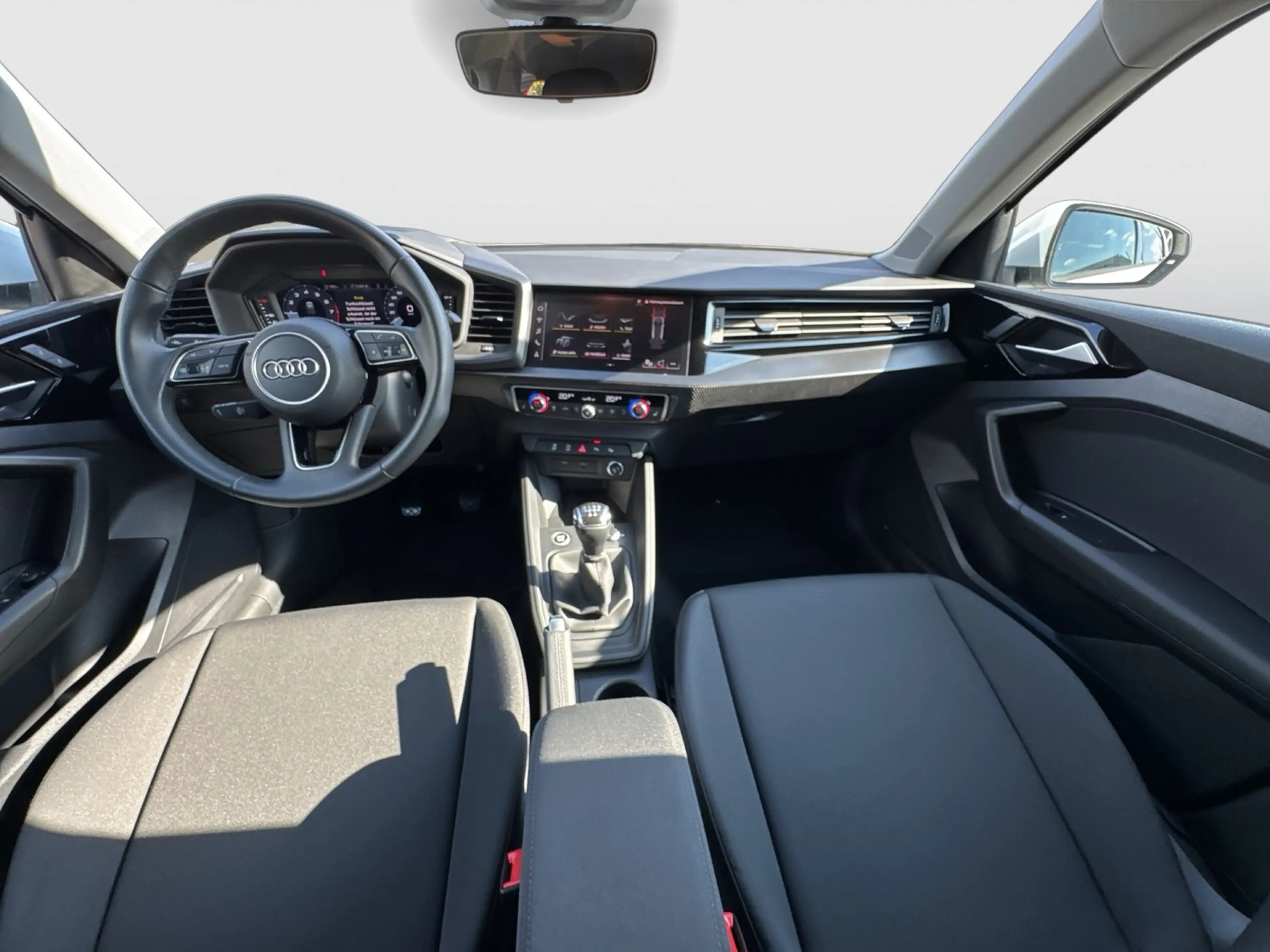 Audi A1 Sportback 25 TFSI S line — photo 8