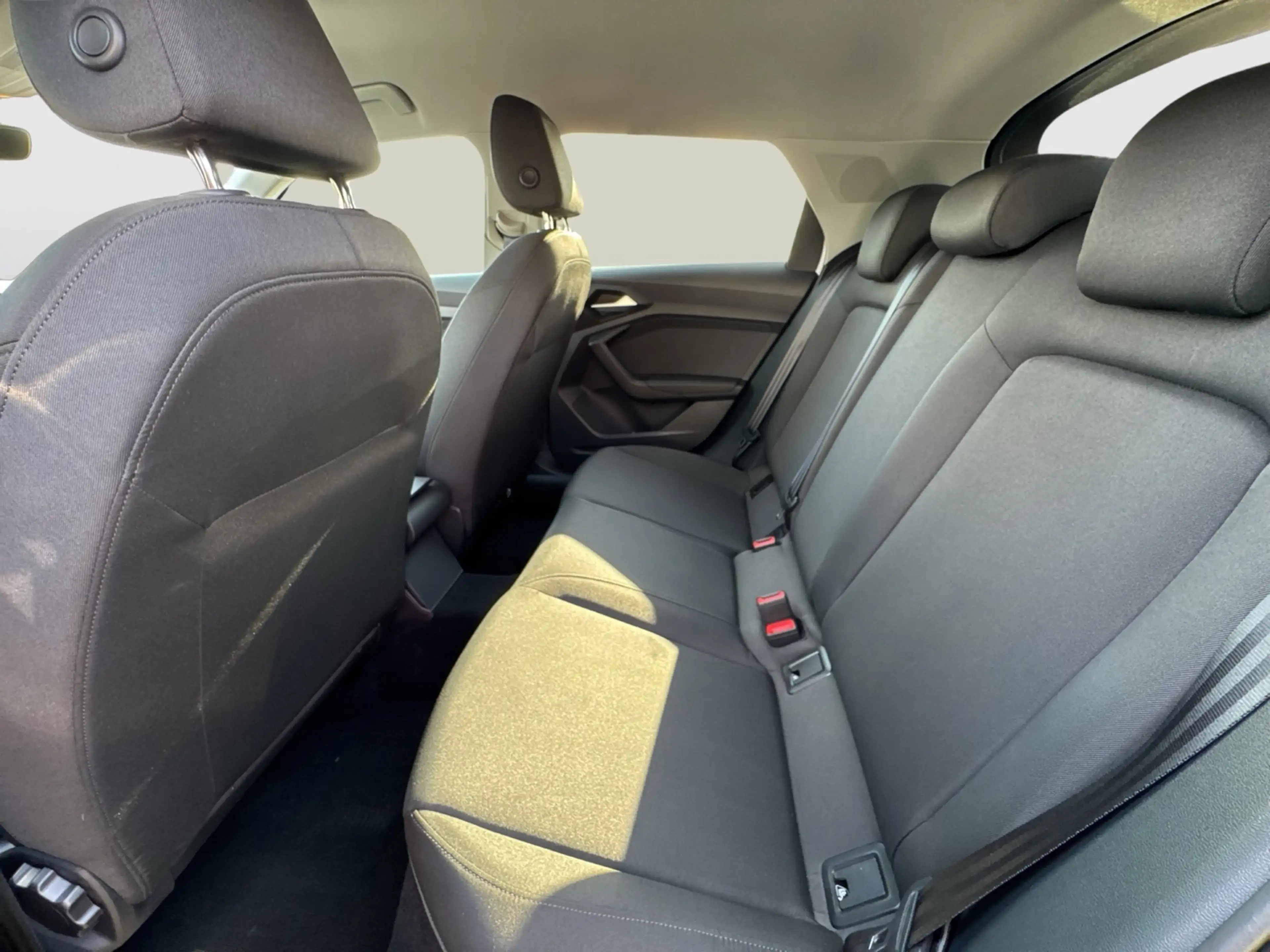 Audi A1 Sportback 25 TFSI S line — photo 7