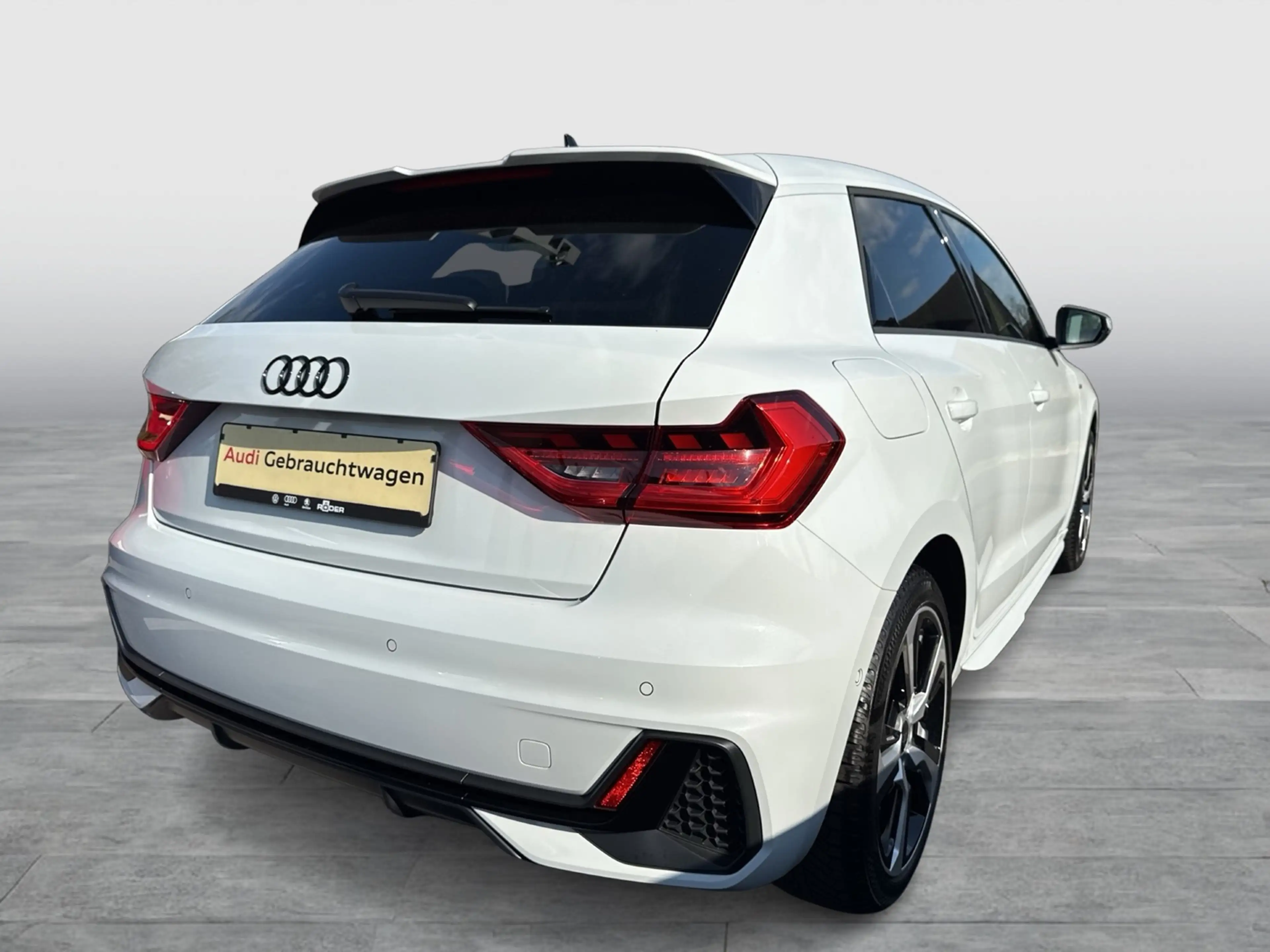 Audi A1 Sportback 25 TFSI S line — photo 3