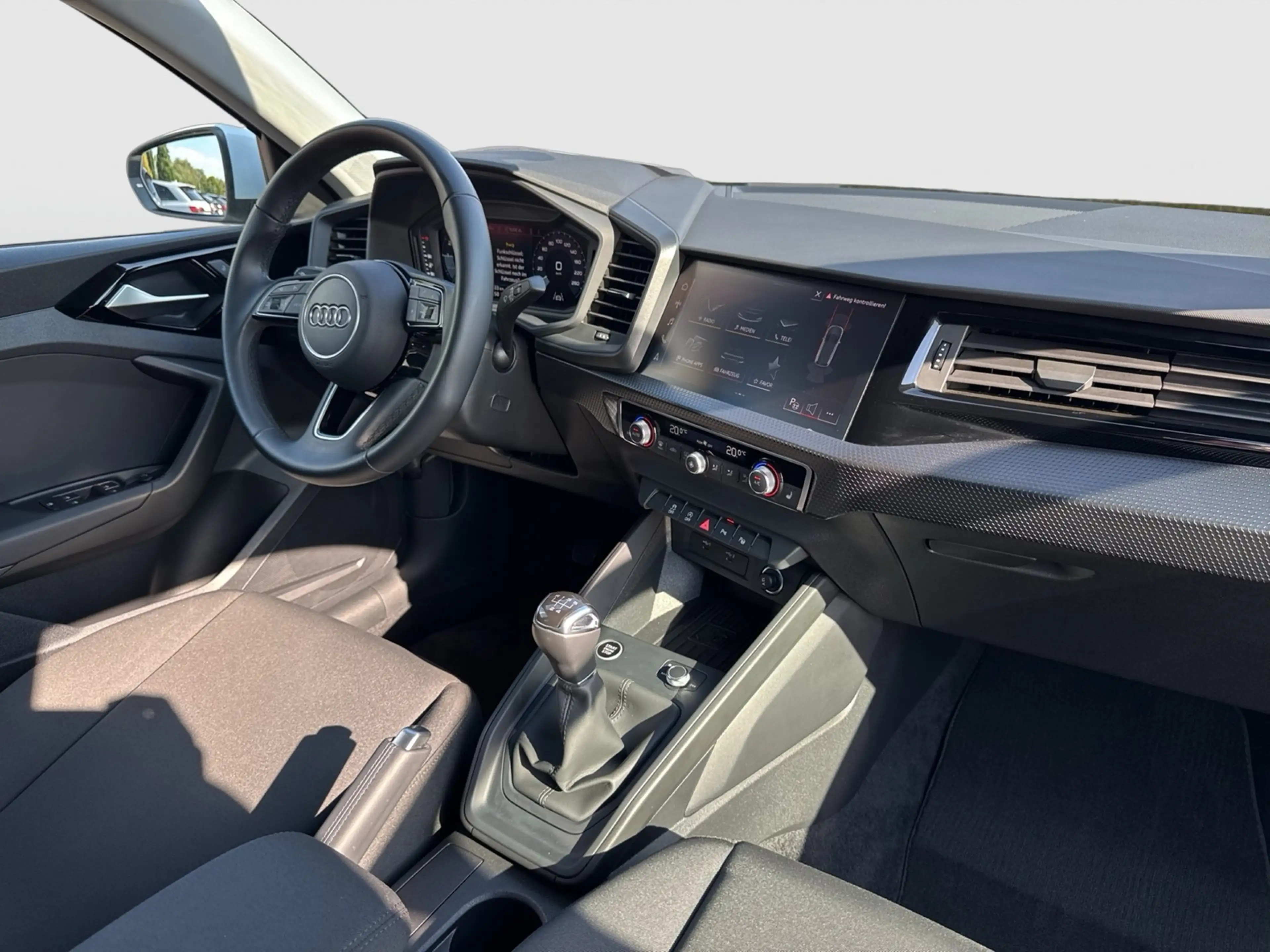 Audi A1 Sportback 25 TFSI S line — photo 10